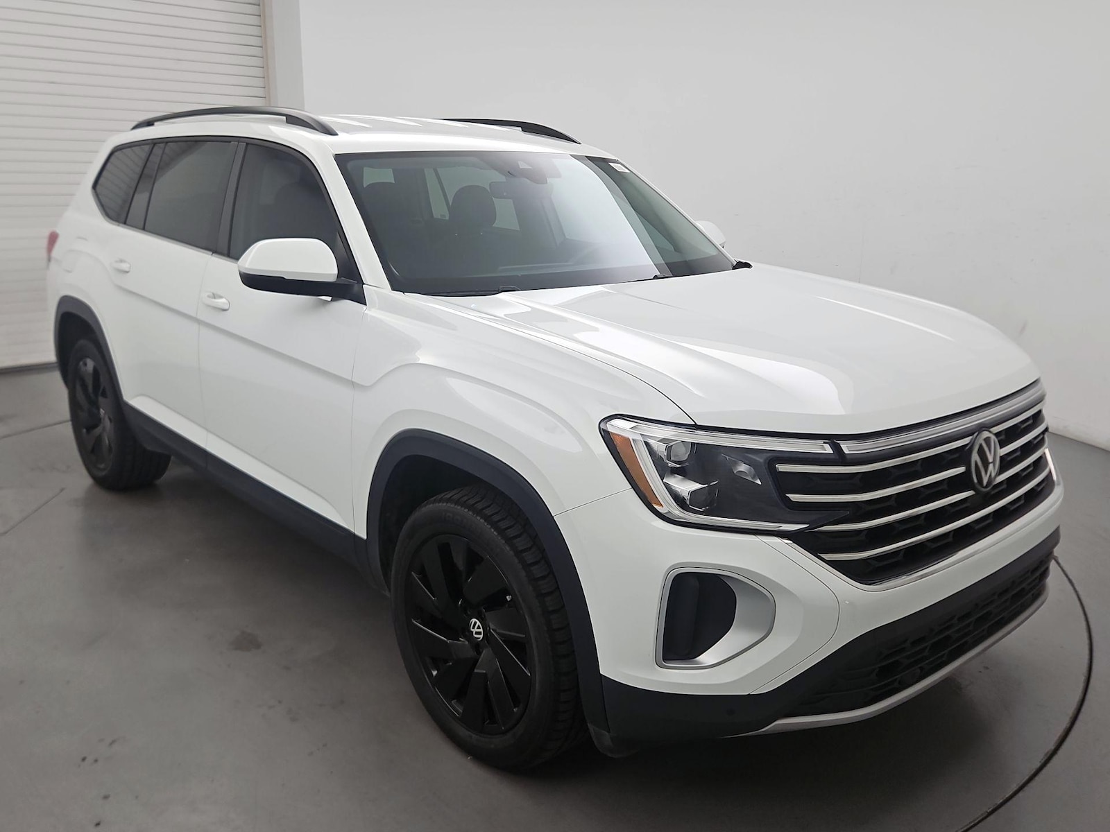 2024 Volkswagen Atlas SE w/Tech - Photo 1