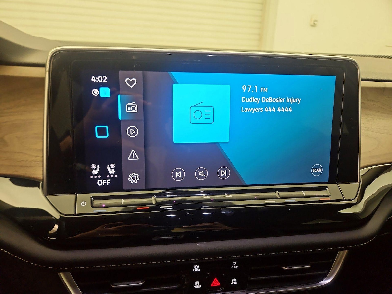 2024 Volkswagen Atlas SE w/Tech - Photo 14