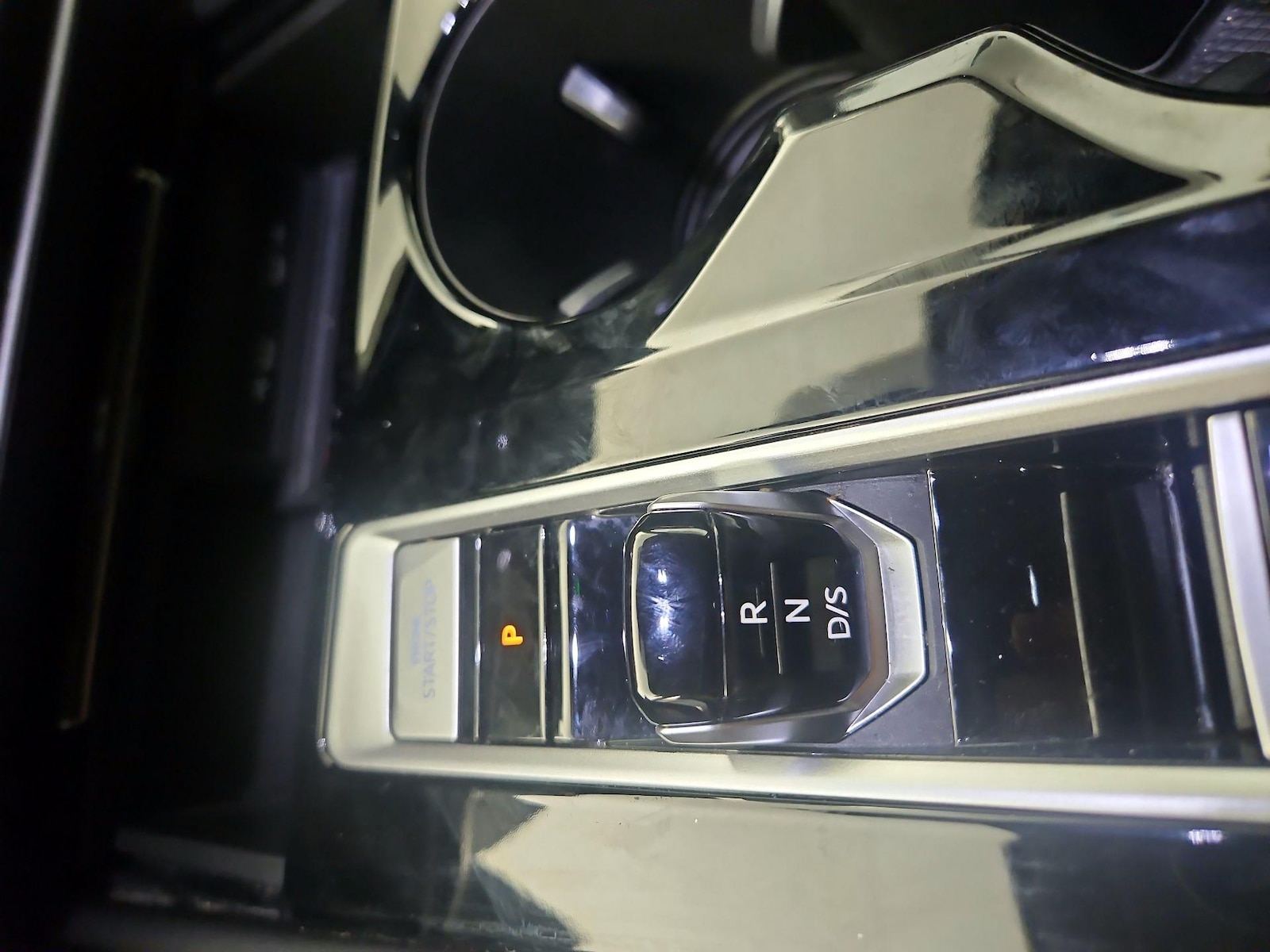 2024 Volkswagen Atlas SE w/Tech - Photo 16
