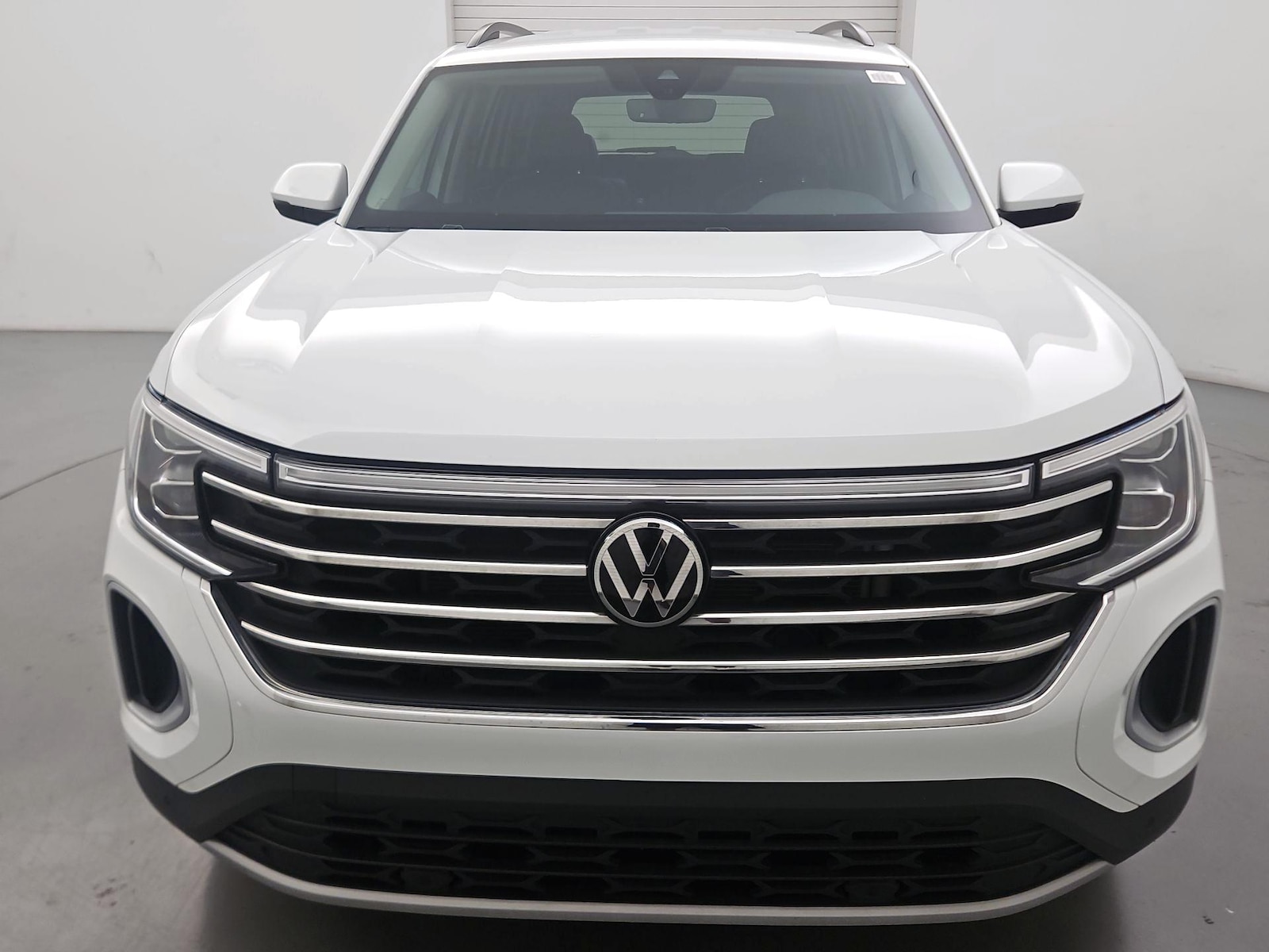 2024 Volkswagen Atlas SE w/Tech - Photo 2