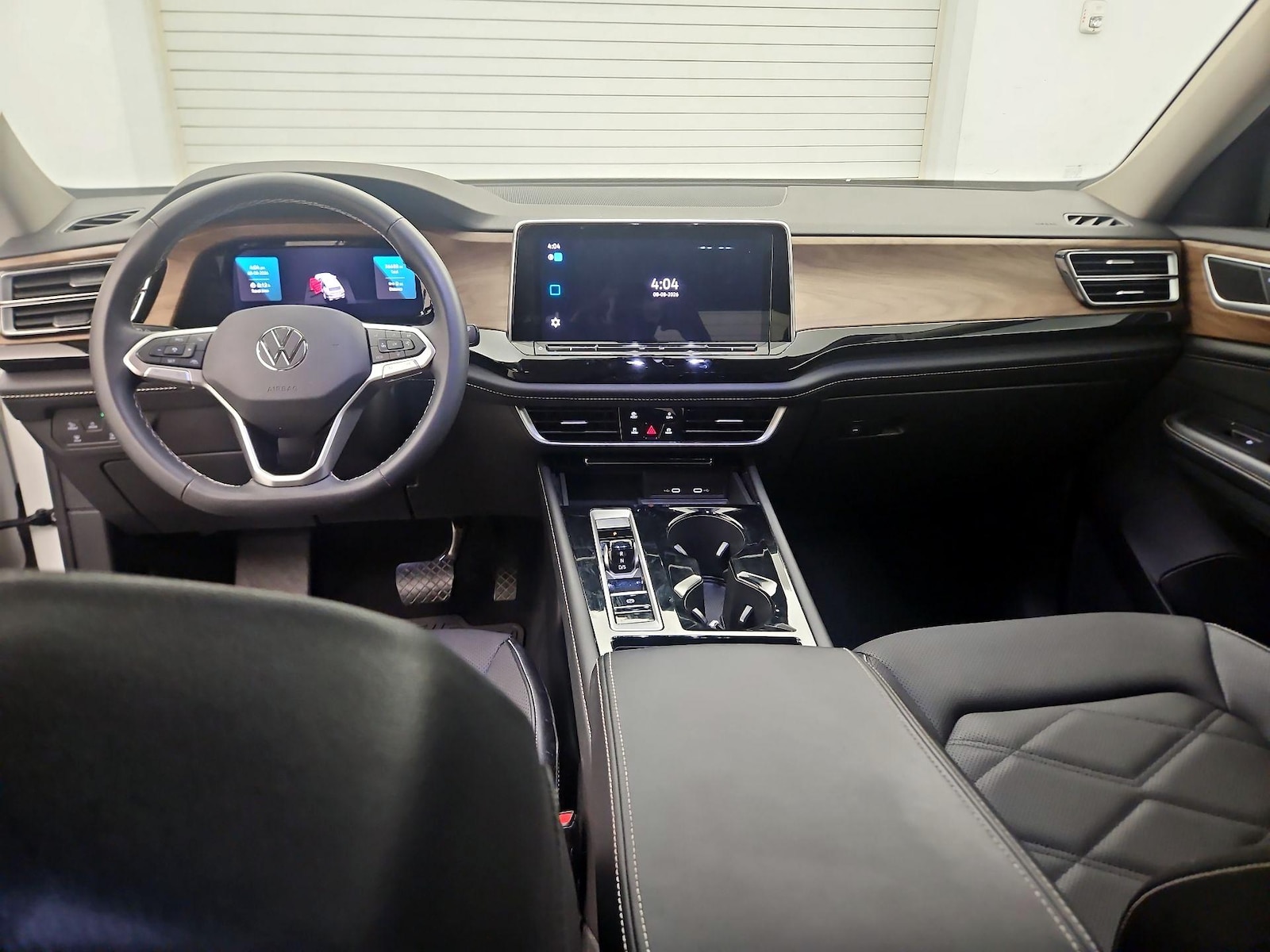 2024 Volkswagen Atlas SE w/Tech - Photo 8