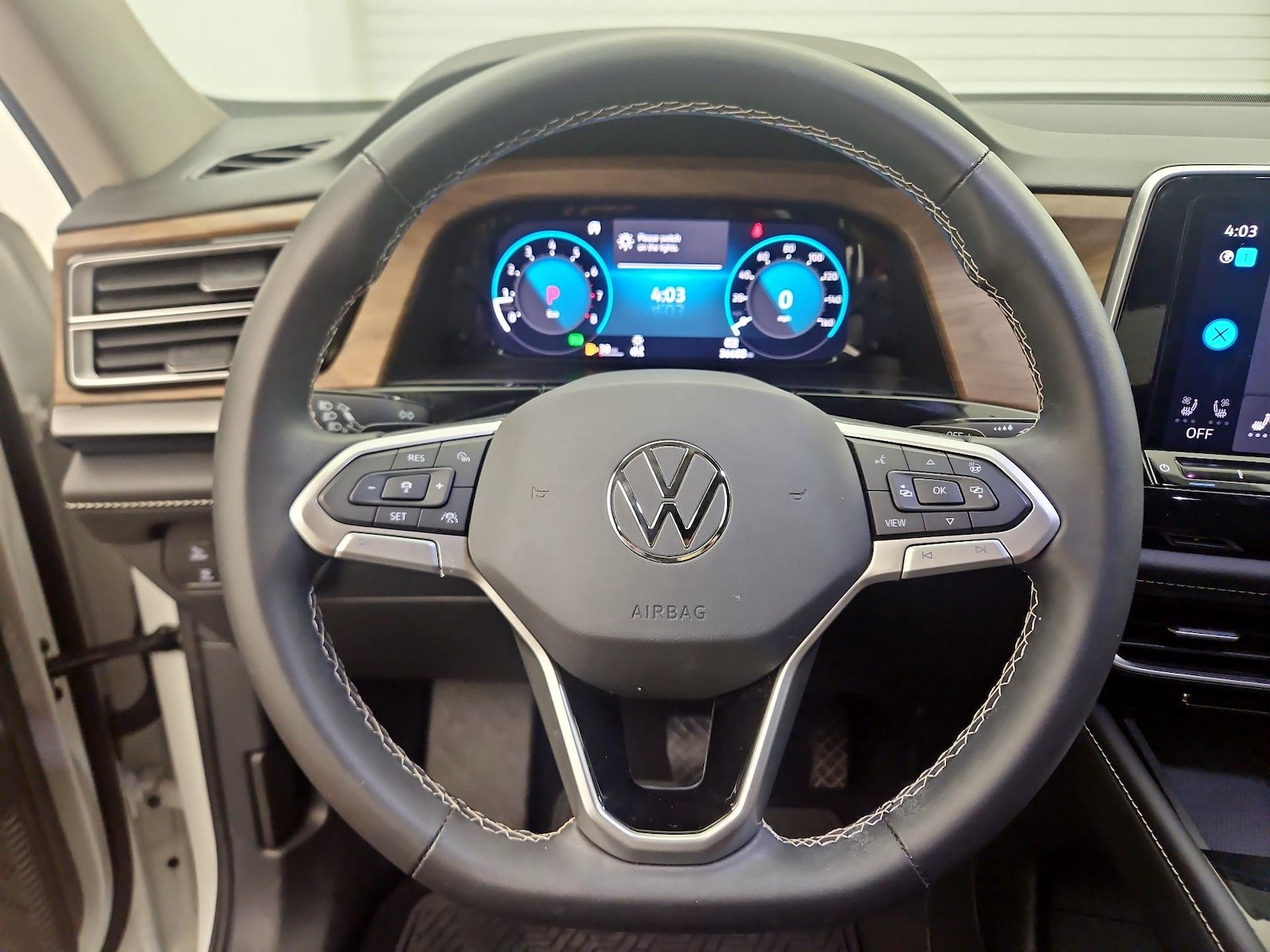2024 Volkswagen Atlas SE w/Tech - Photo 9