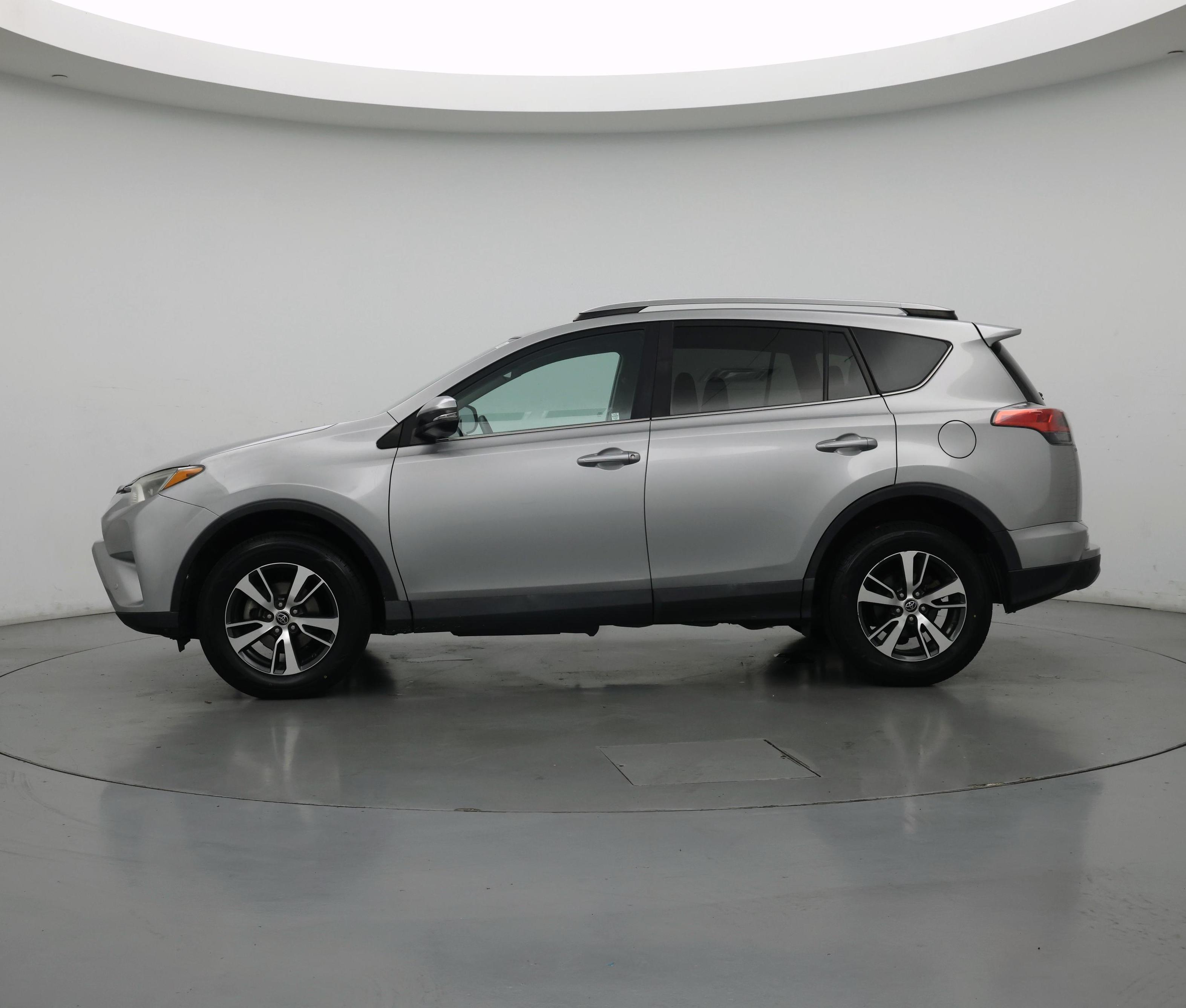 Thumbnail: 2017 Toyota RAV4 - 3