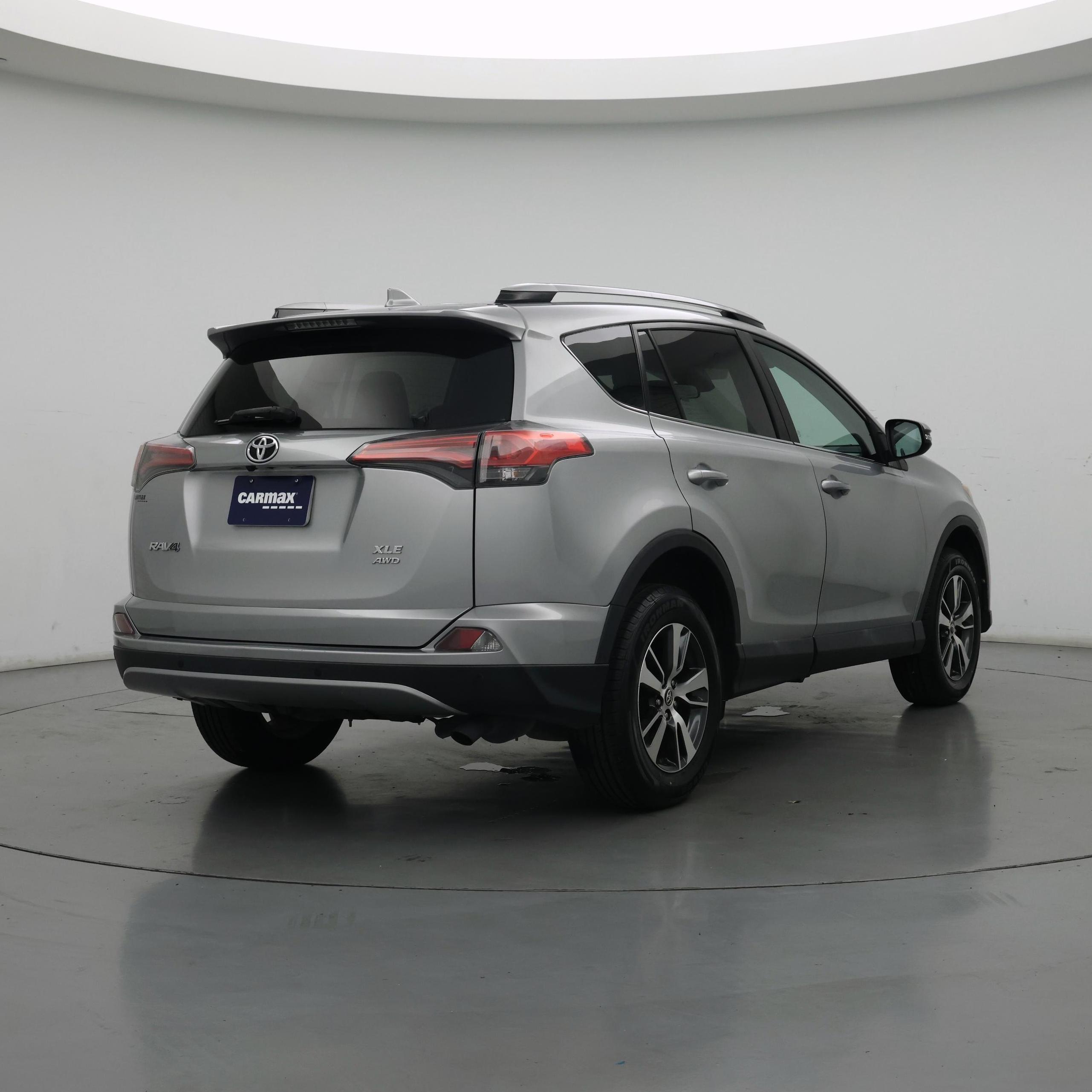 Thumbnail: 2017 Toyota RAV4 - 8