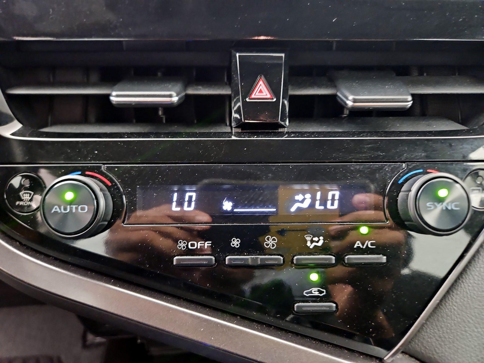 2024 Toyota Camry SE - Photo 17