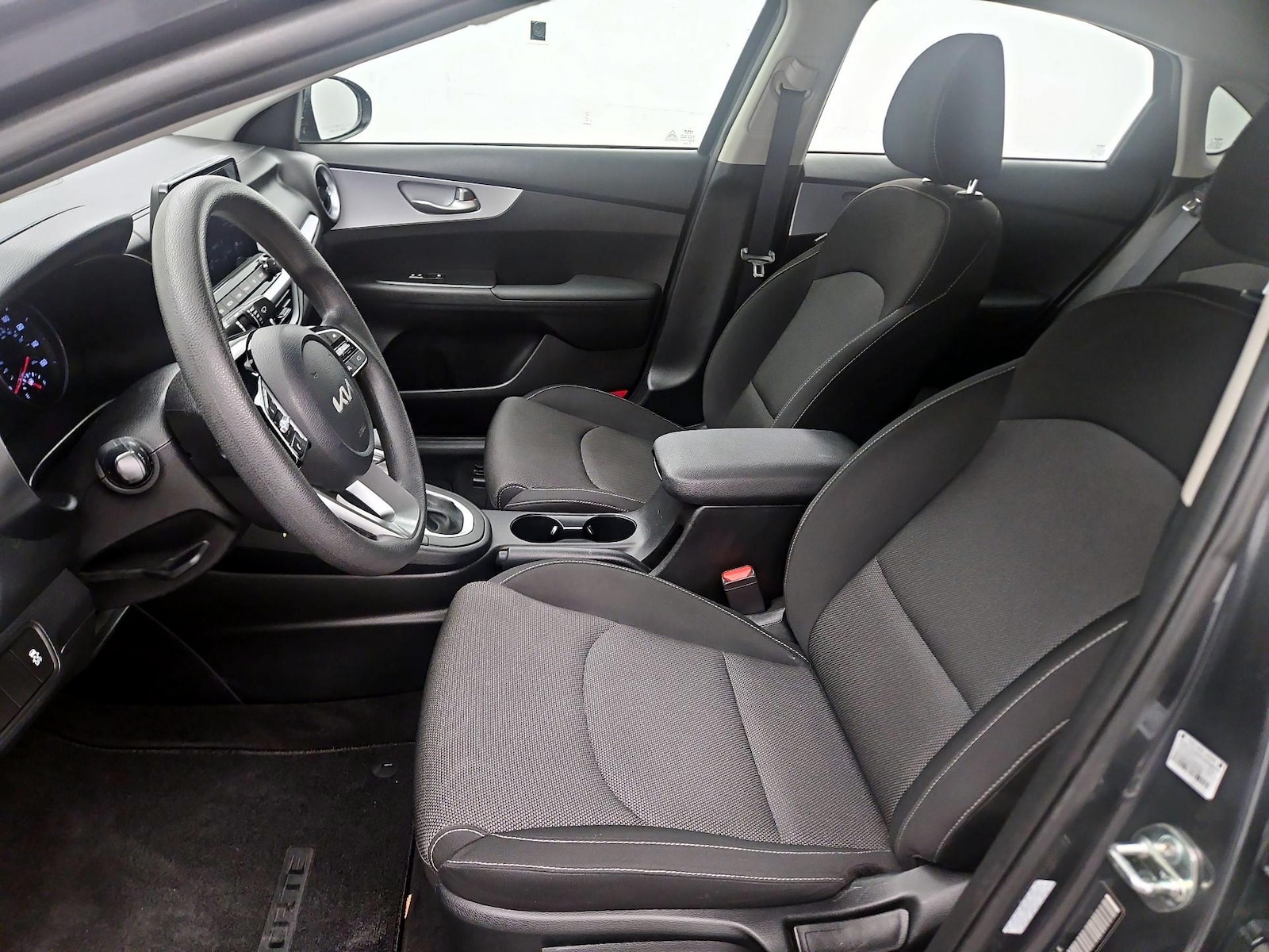 2024 Kia Forte LX - Photo 12