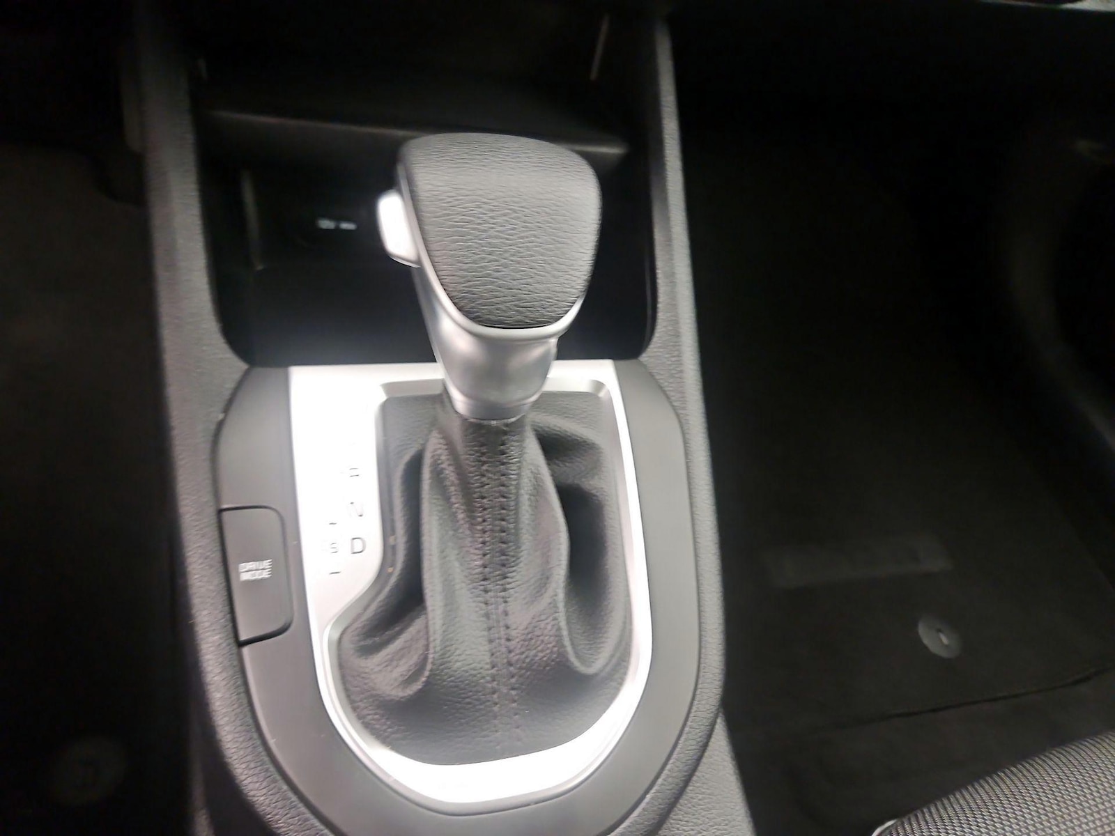 2024 Kia Forte LX - Photo 18