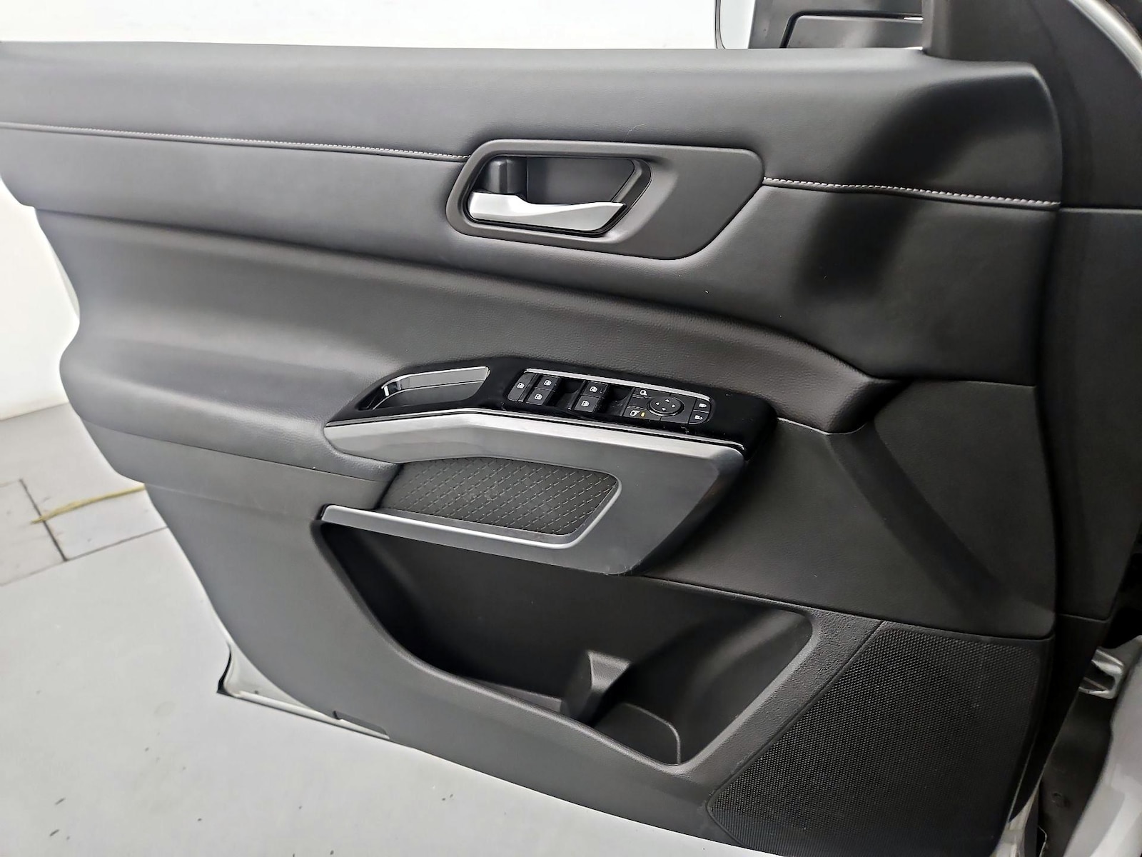 2023 Nissan Pathfinder SL - Photo 13