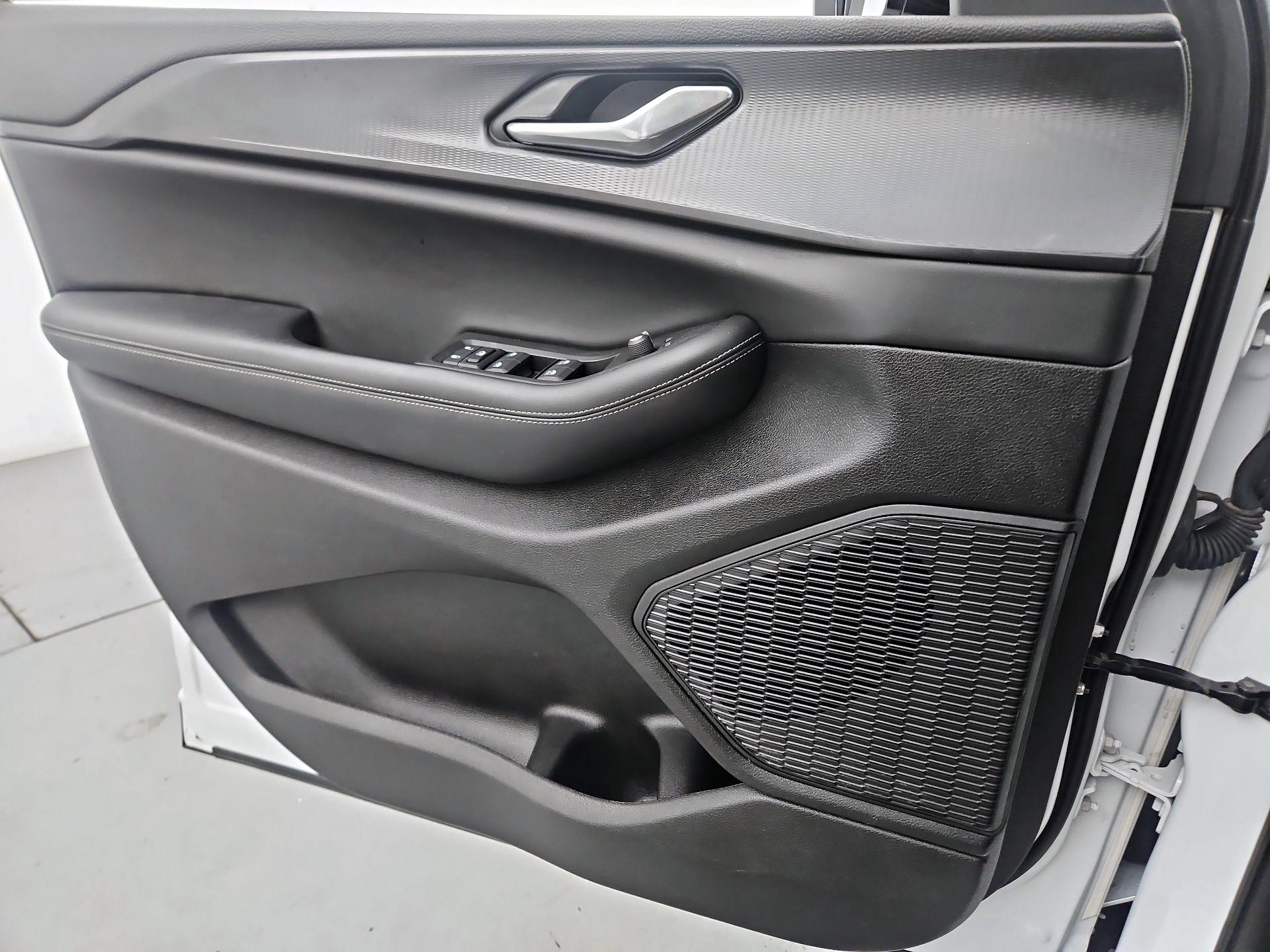 Thumbnail: 2025 Jeep Grand Cherokee - 12