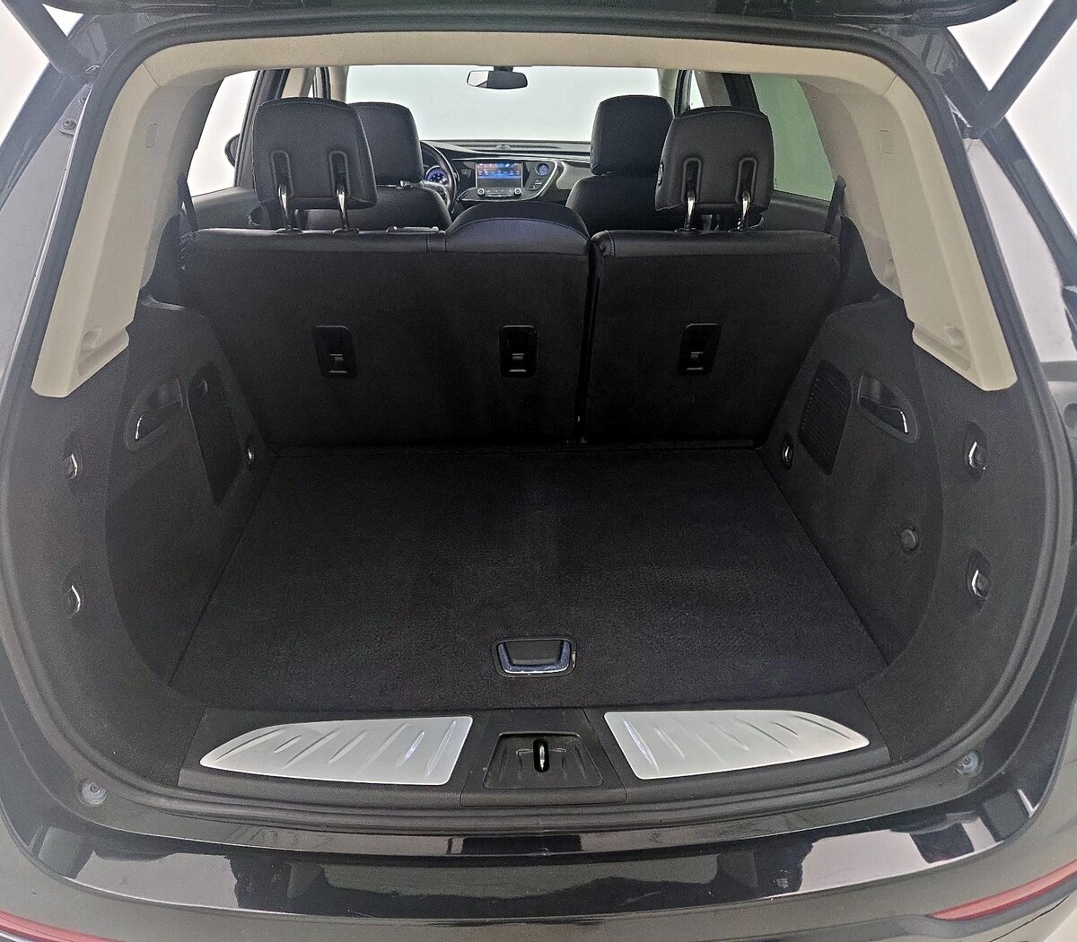 Trunk/Cargo (Seats Up)