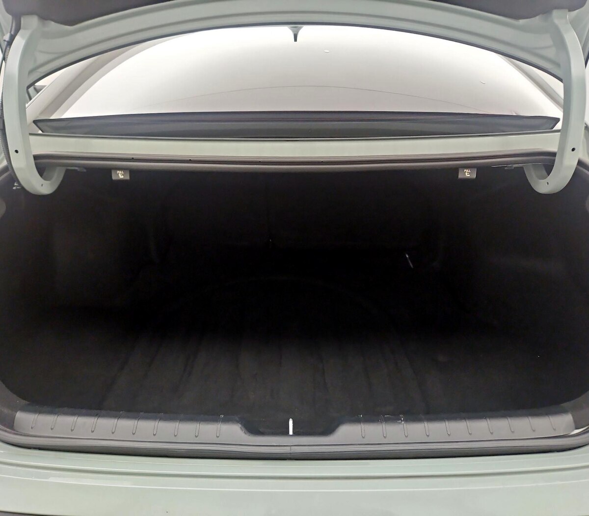 Trunk/Cargo (Seats Up)