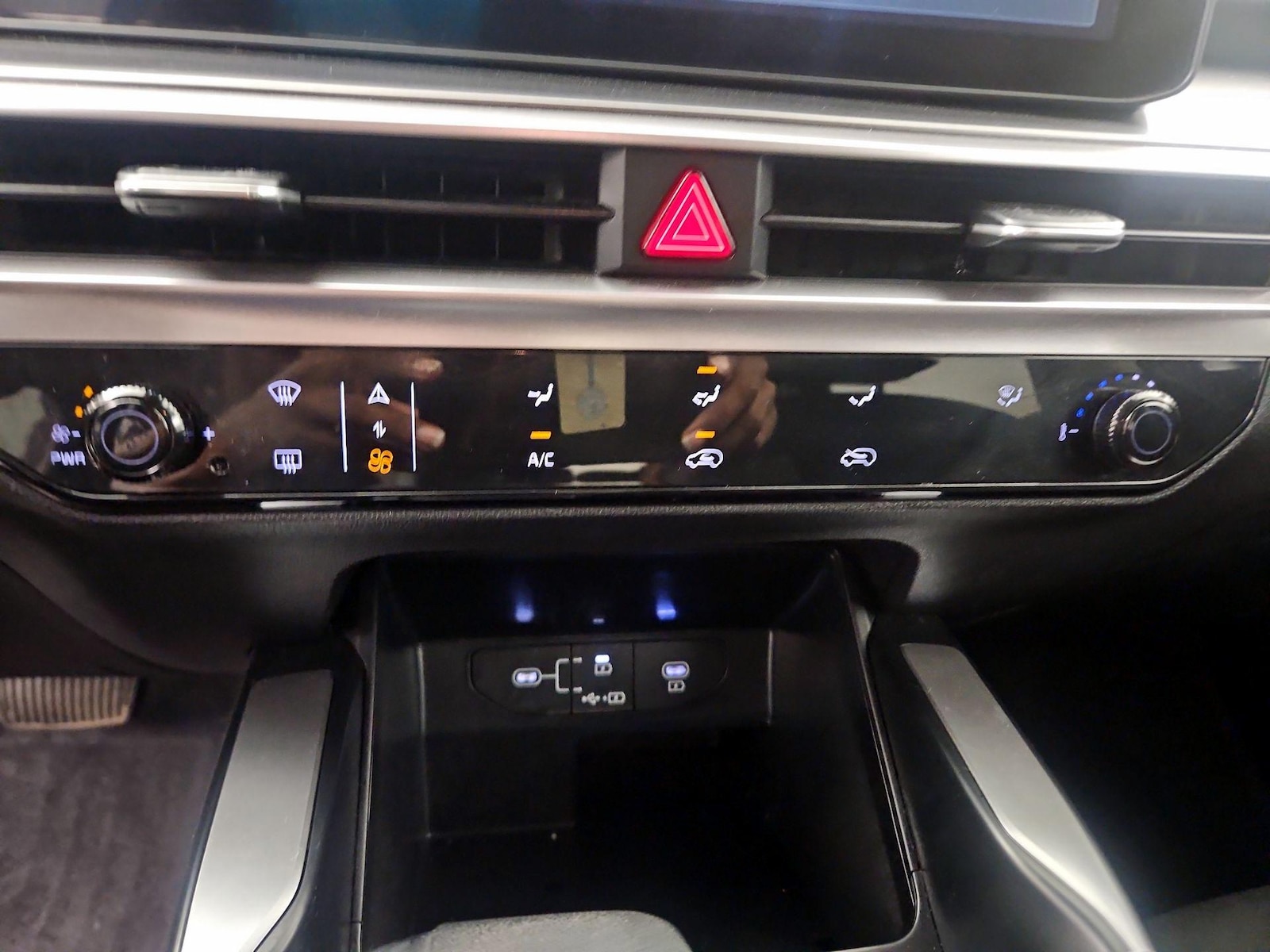 2025 Kia Sorento LX - Photo 17