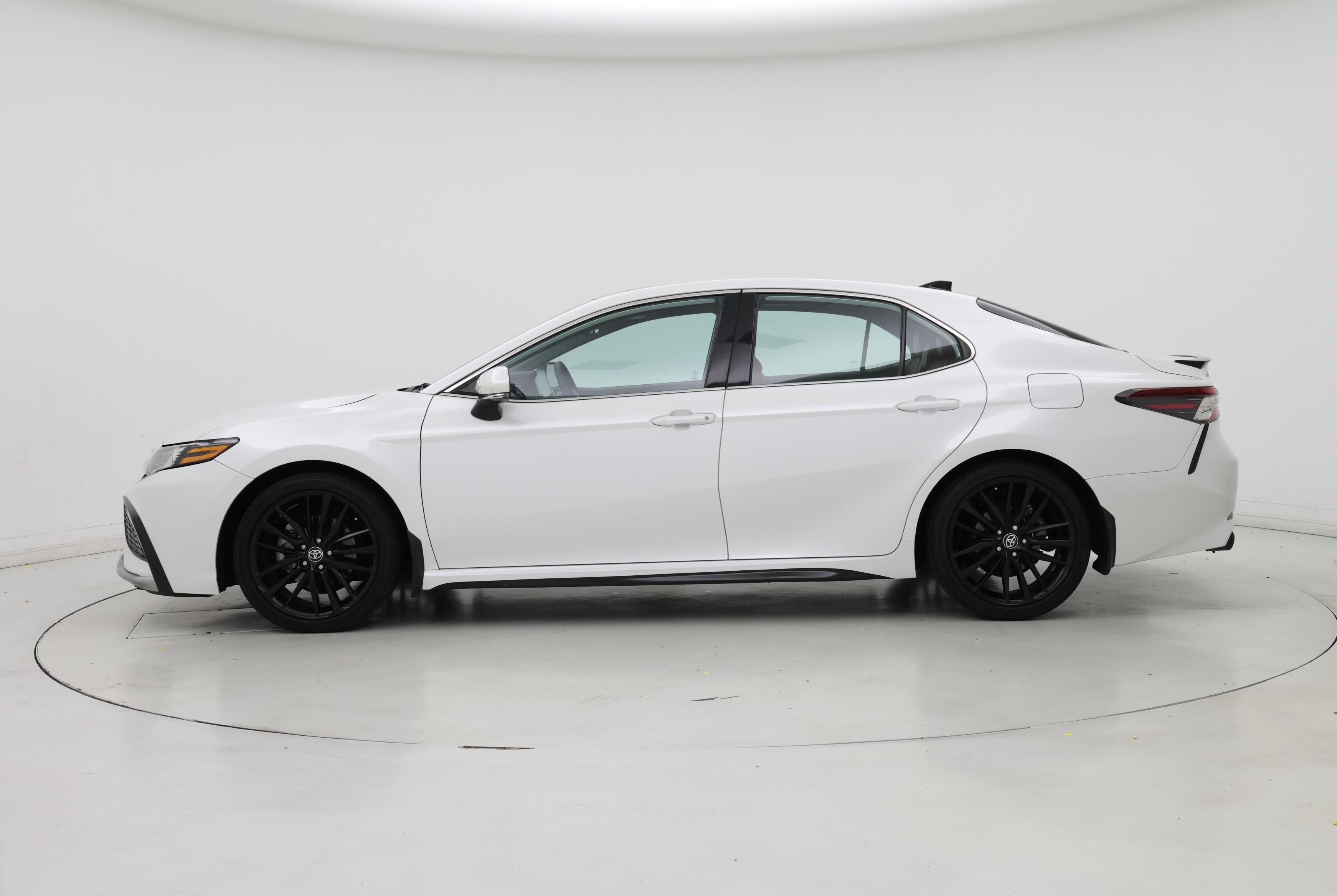 Thumbnail: 2022 Toyota Camry - 3