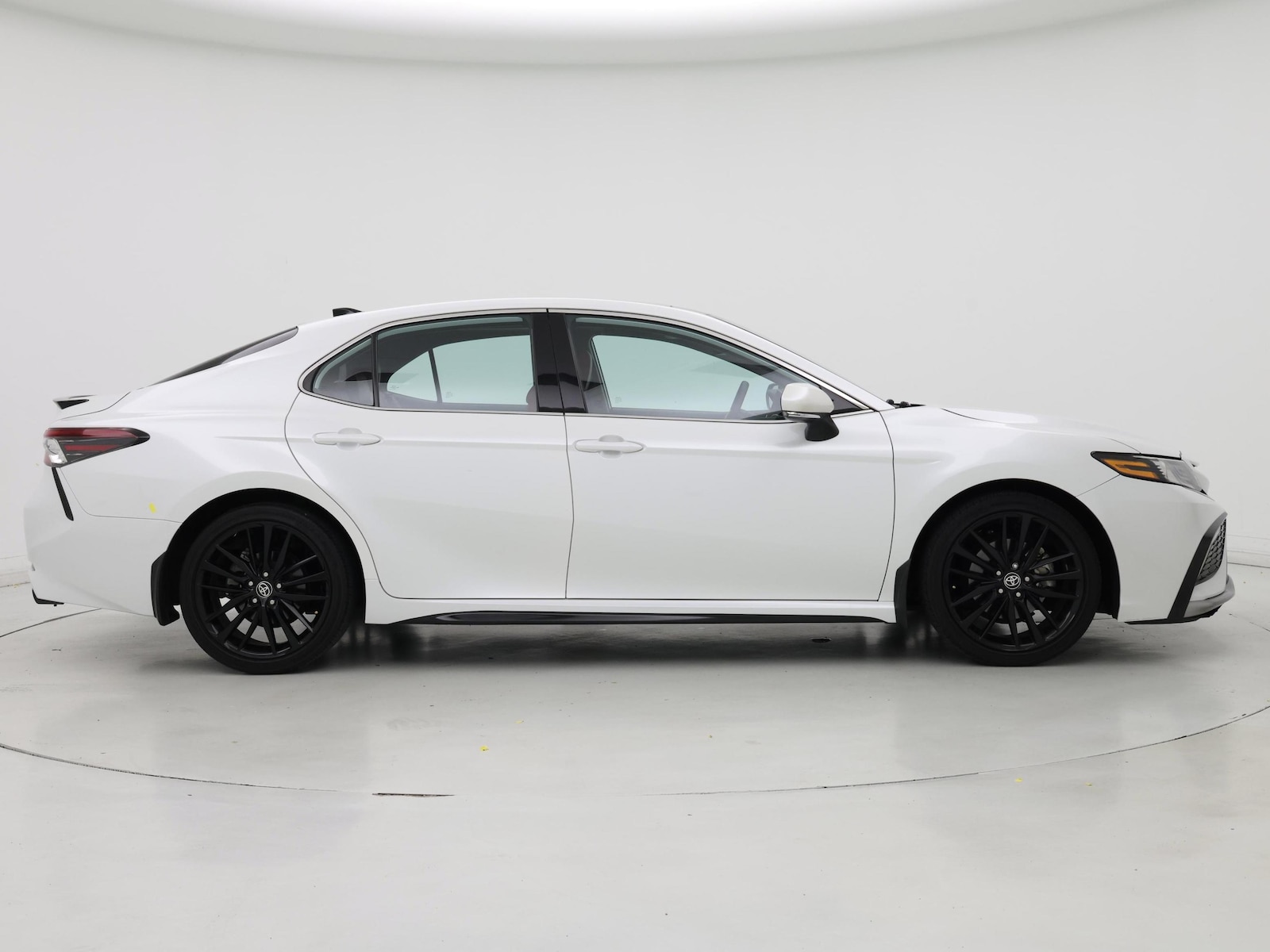 2022 Toyota Camry XSE - Photo 8