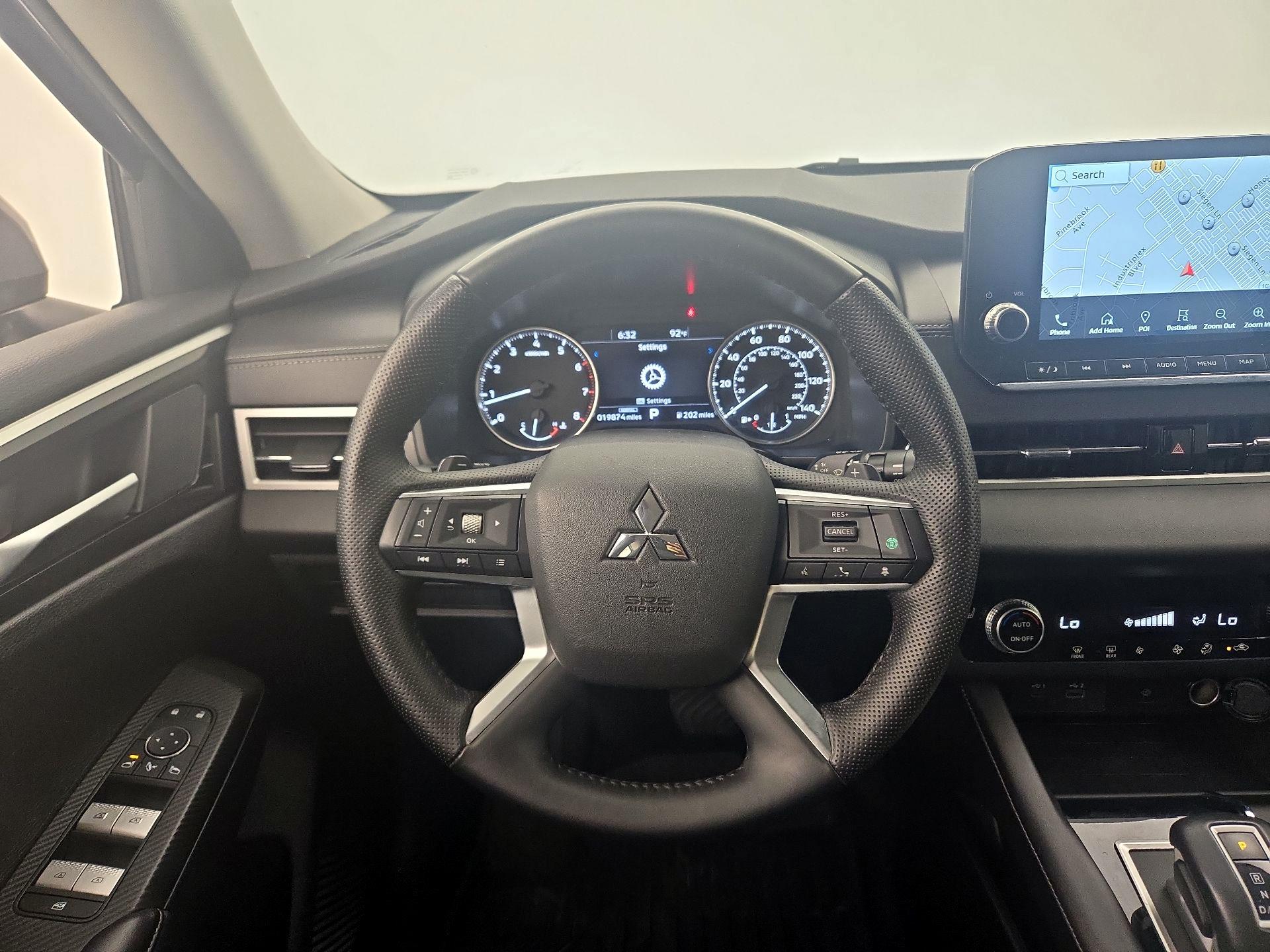 Thumbnail: 2024 Mitsubishi Outlander - 10