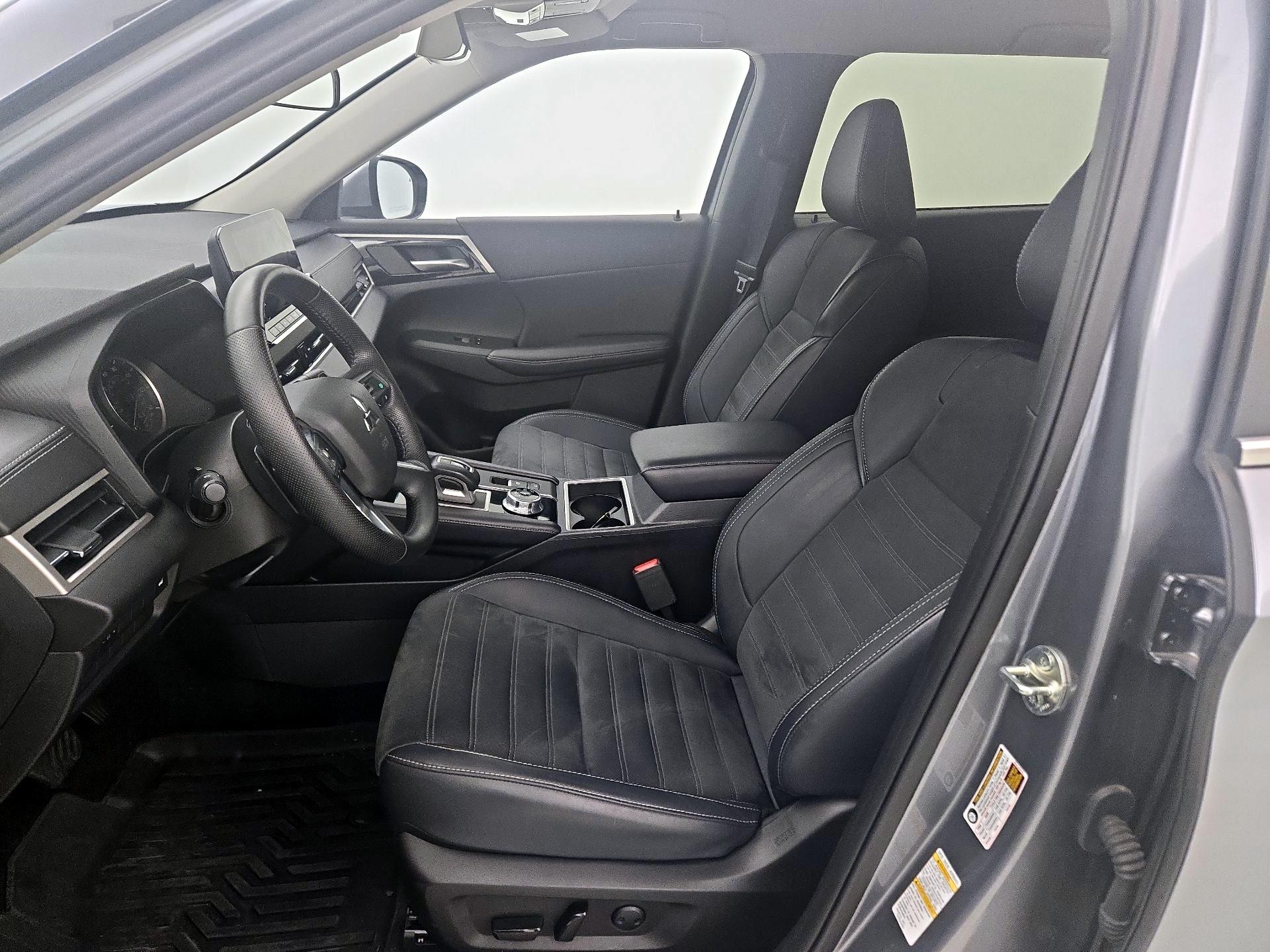 Thumbnail: 2024 Mitsubishi Outlander - 11