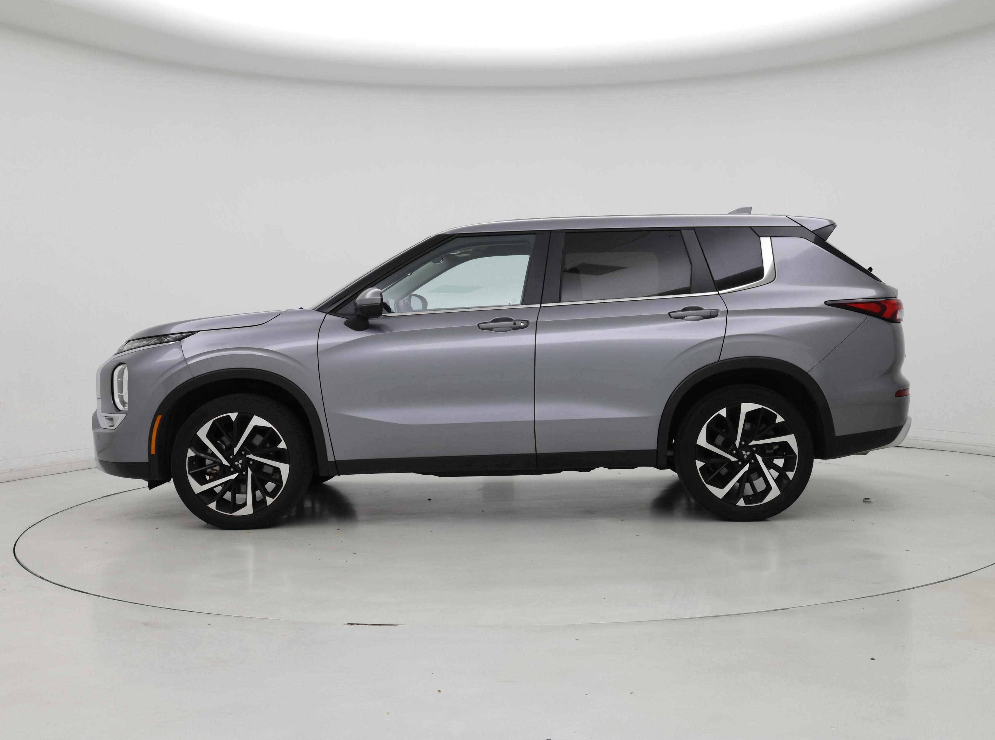 Thumbnail: 2024 Mitsubishi Outlander - 3
