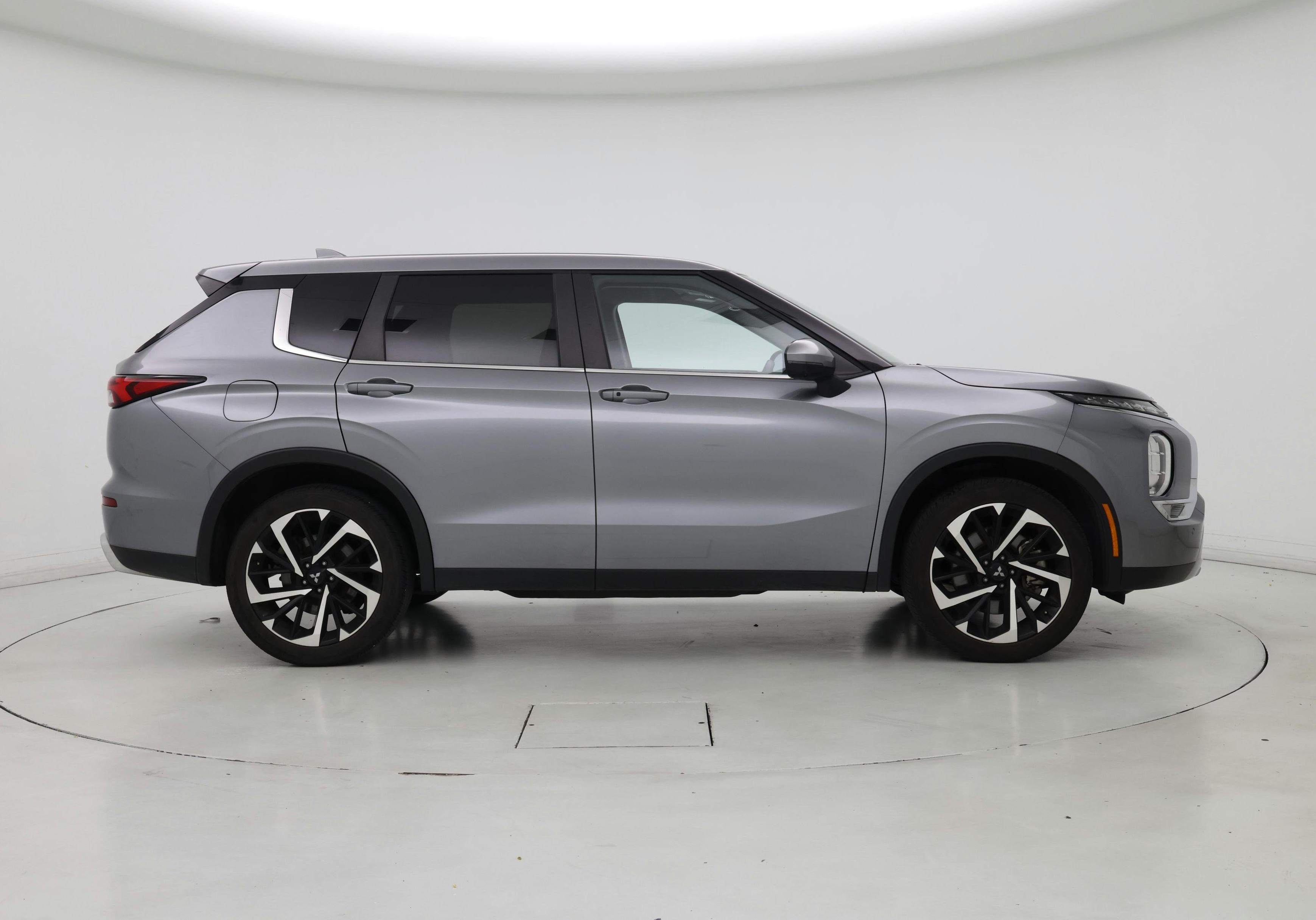 Thumbnail: 2024 Mitsubishi Outlander - 7