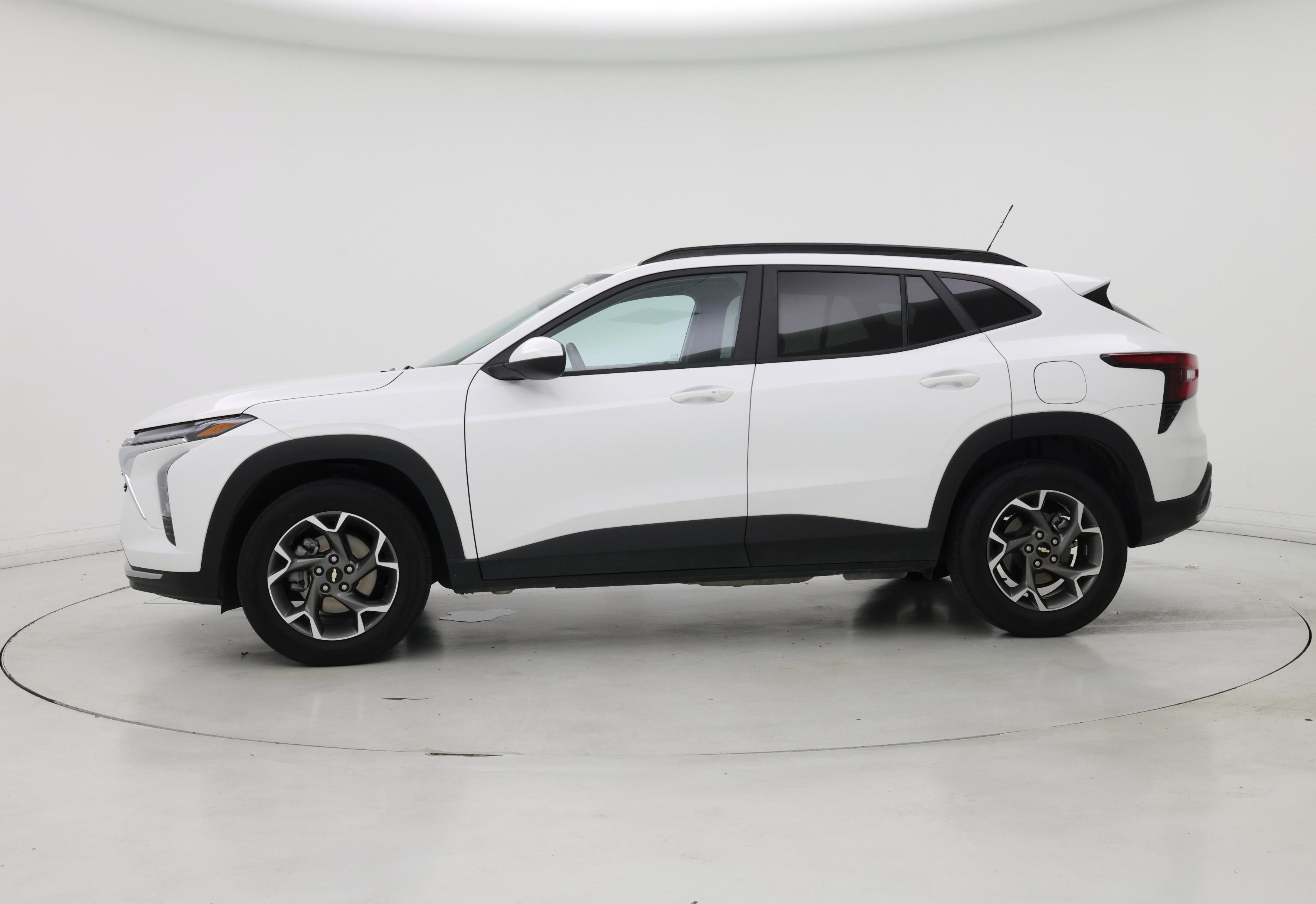 Thumbnail: 2025 Chevrolet Trax - 3