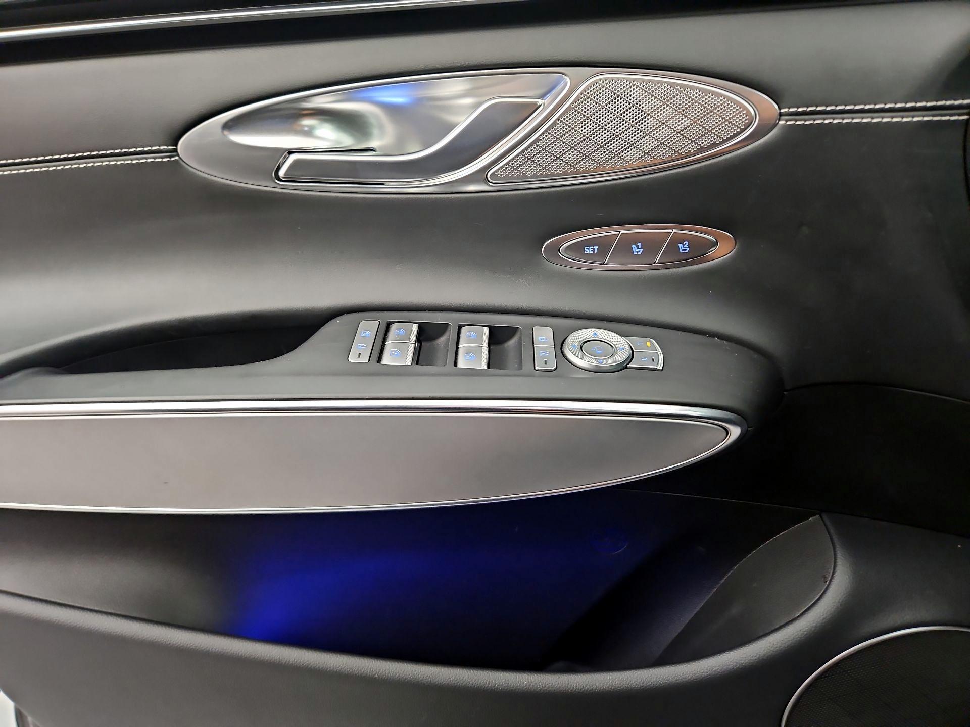 Thumbnail: 2023 Genesis GV70 - 12
