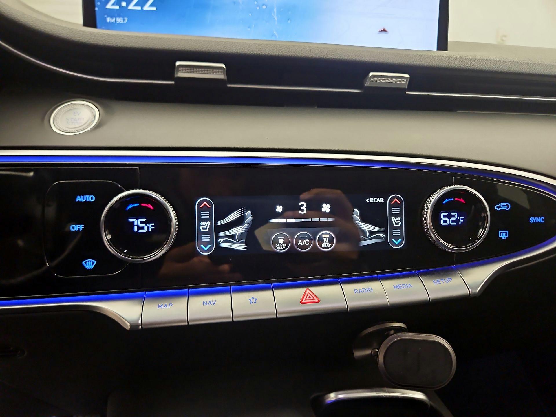 Thumbnail: 2023 Genesis GV70 - 16