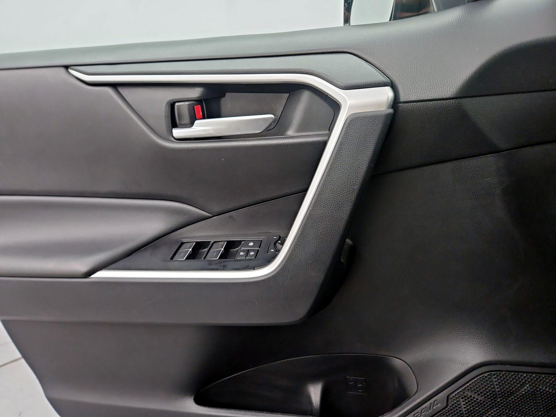 Thumbnail: 2025 Toyota RAV4 - 12