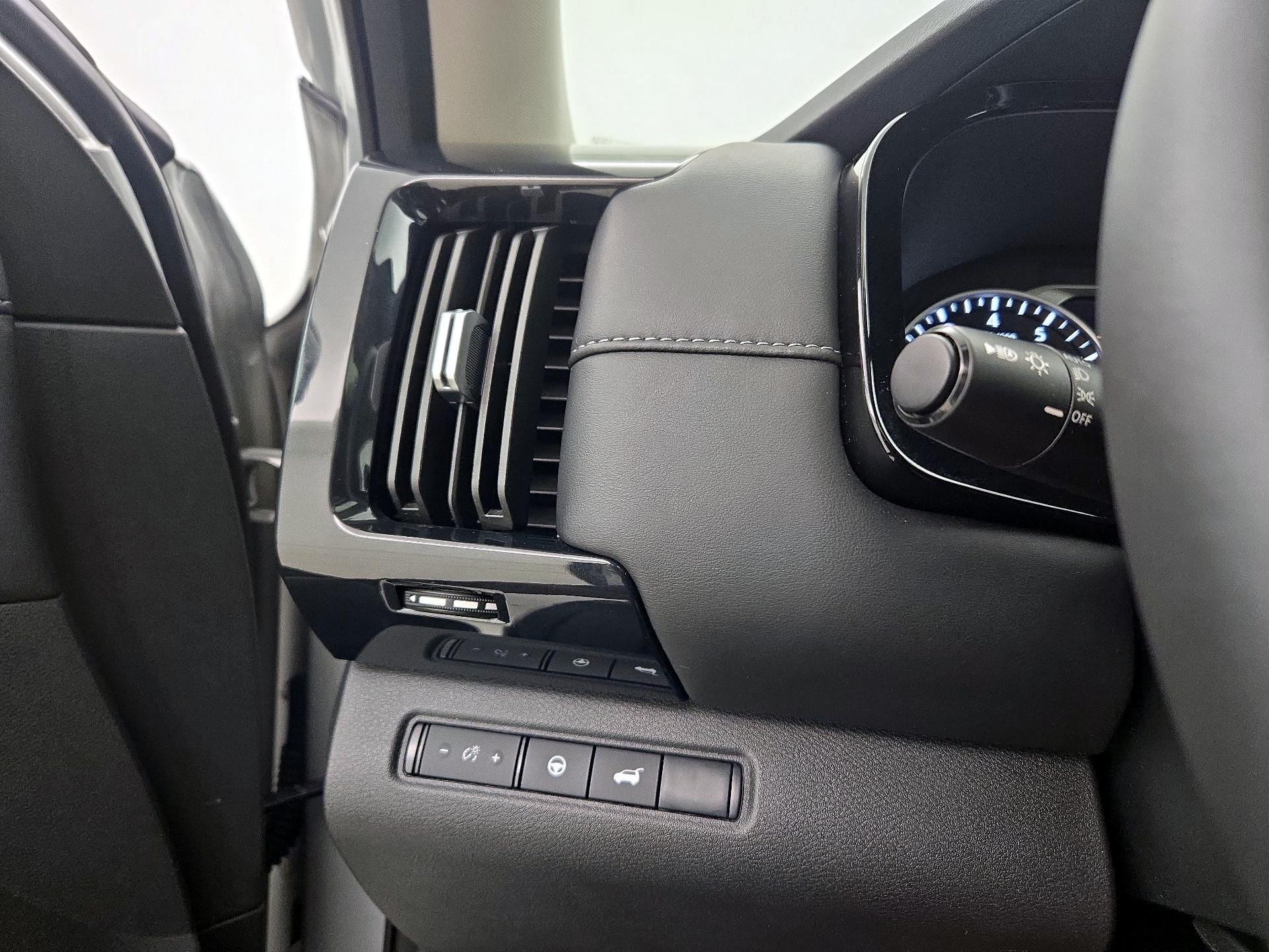 Thumbnail: 2025 Nissan Pathfinder - 13