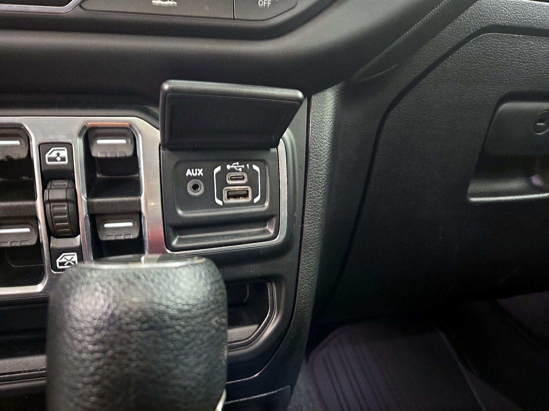 Thumbnail: 2021 Jeep Gladiator - 18