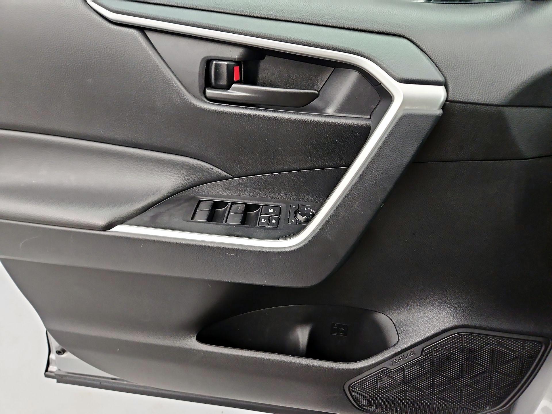 Thumbnail: 2025 Toyota RAV4 - 12