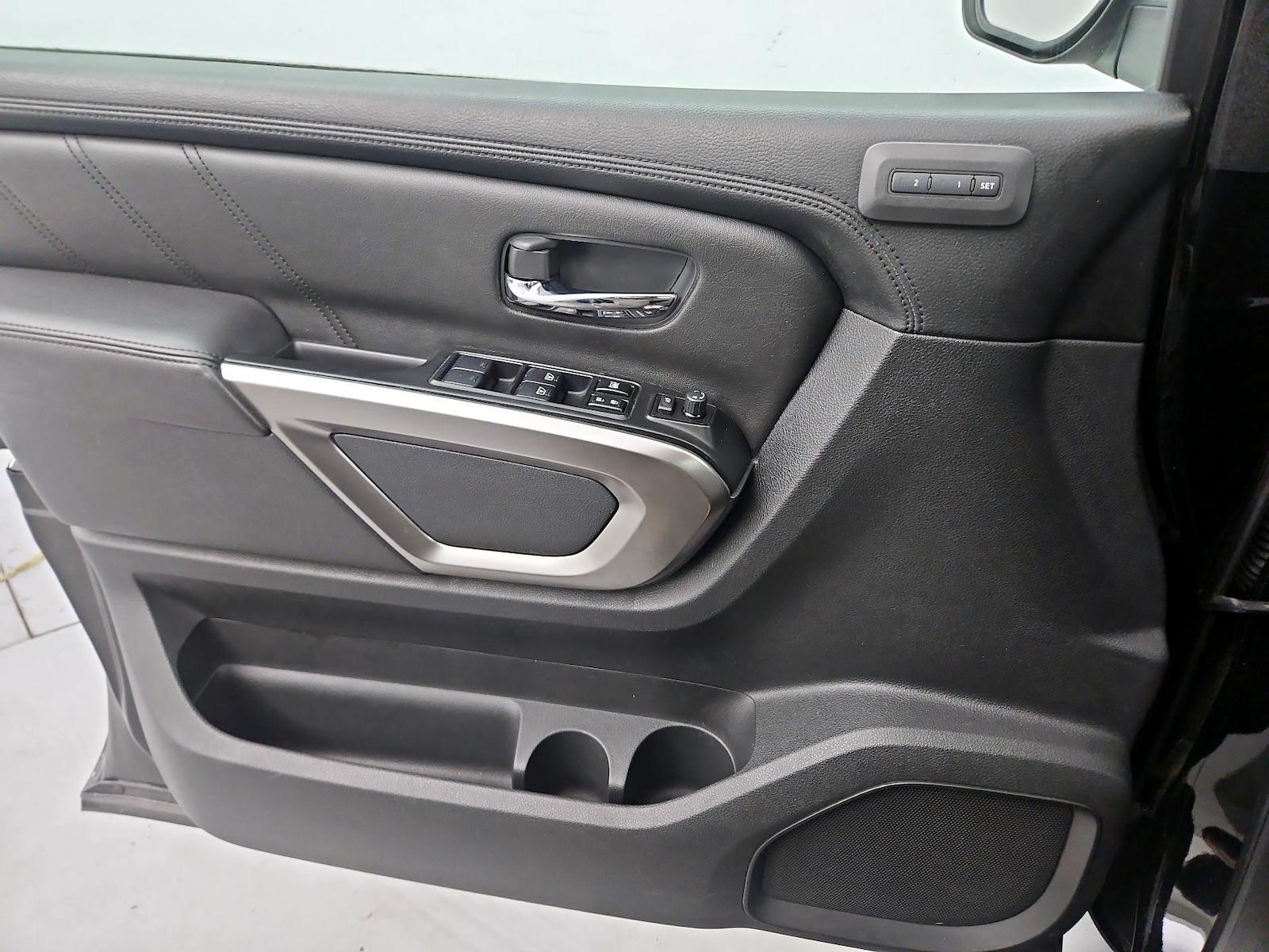 2015 Nissan Armada Platinum - Photo 11