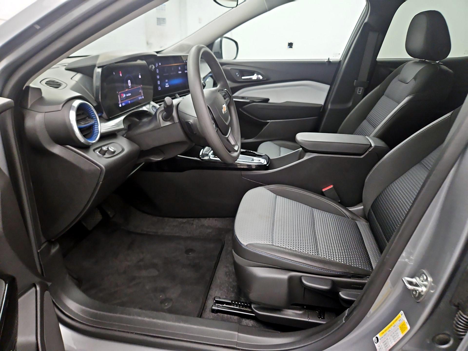 Thumbnail: 2025 Chevrolet Trax - 9