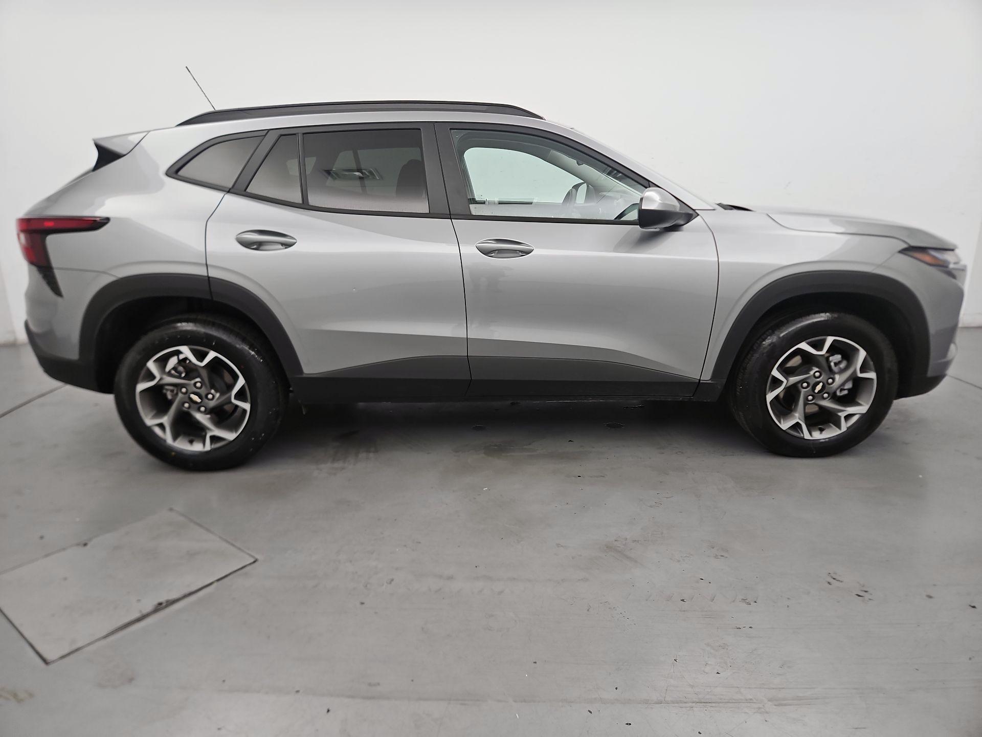 Thumbnail: 2025 Chevrolet Trax - 4