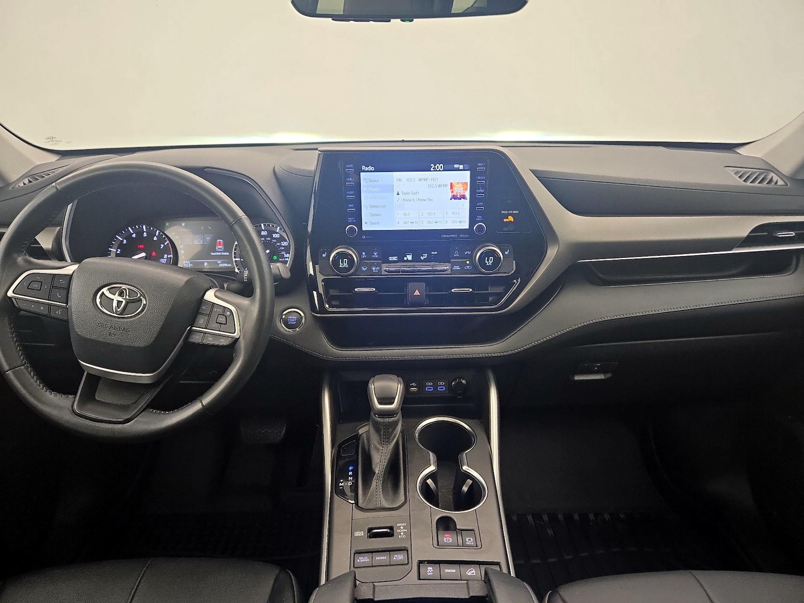 2022 Toyota Highlander XLE - Photo 10