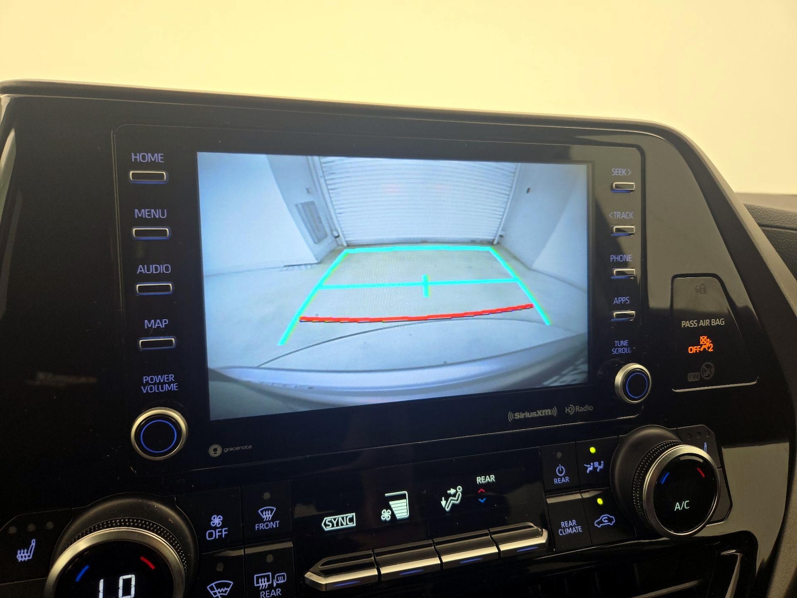 2022 Toyota Highlander XLE - Photo 15