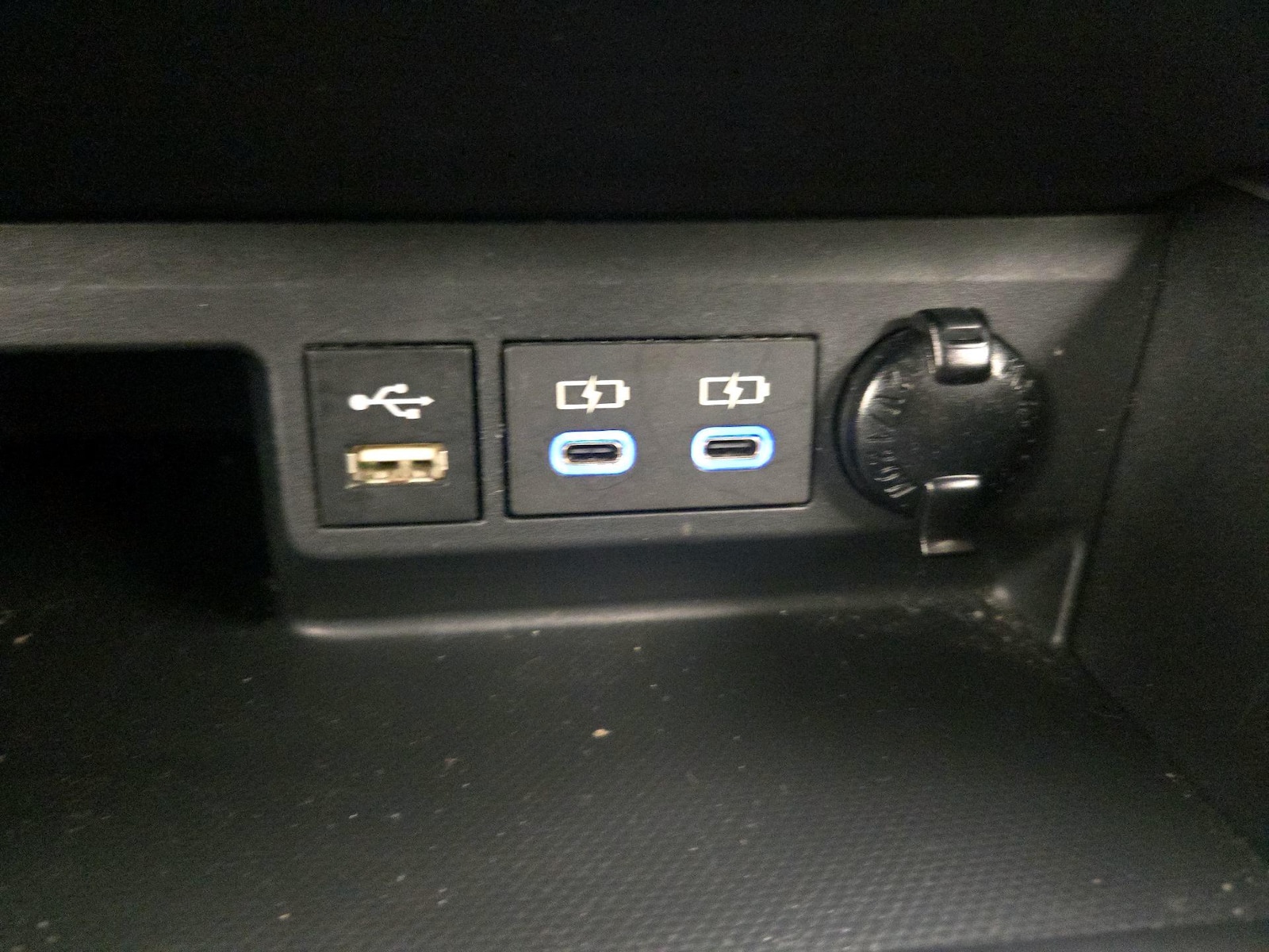 2022 Toyota Highlander XLE - Photo 19