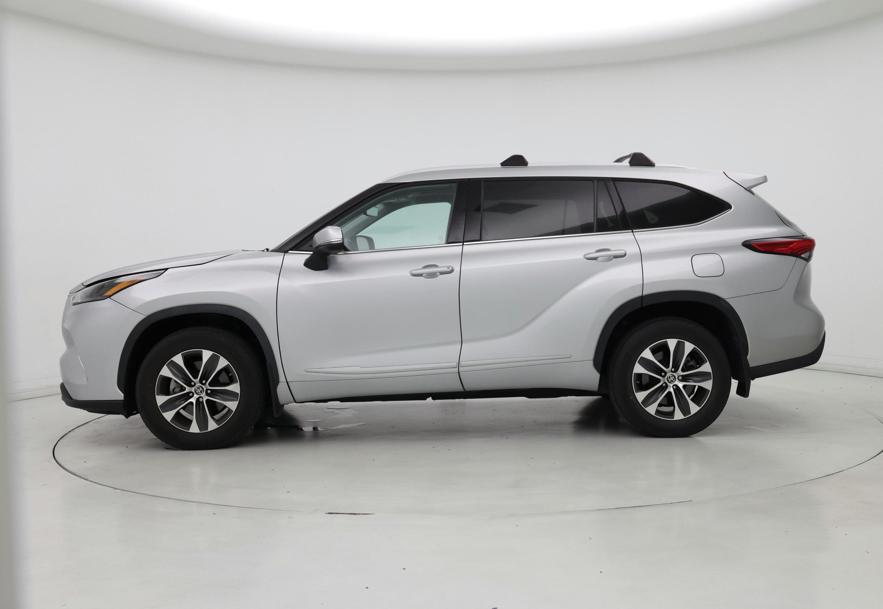 Thumbnail: 2022 Toyota Highlander - 3