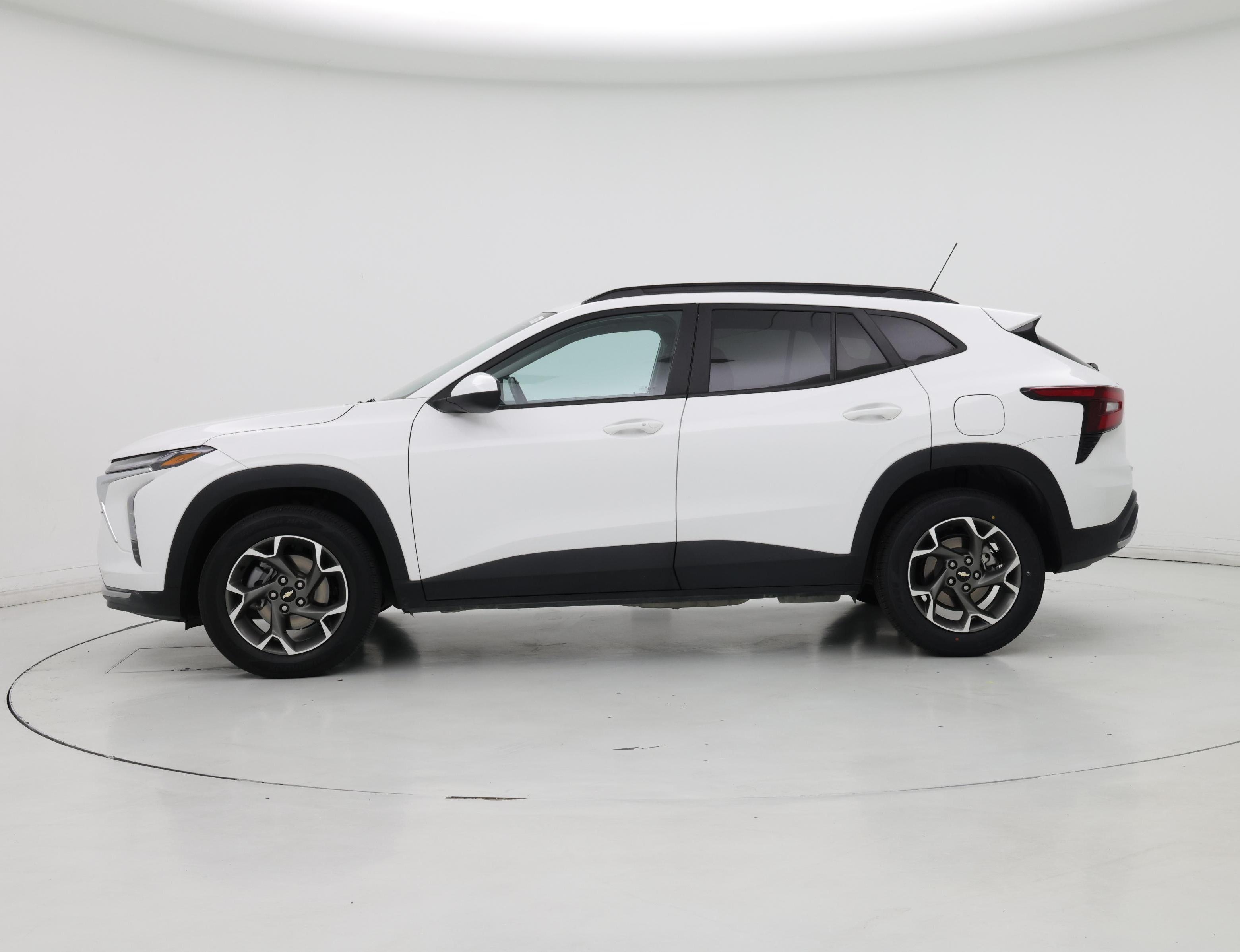 Thumbnail: 2024 Chevrolet Trax - 3