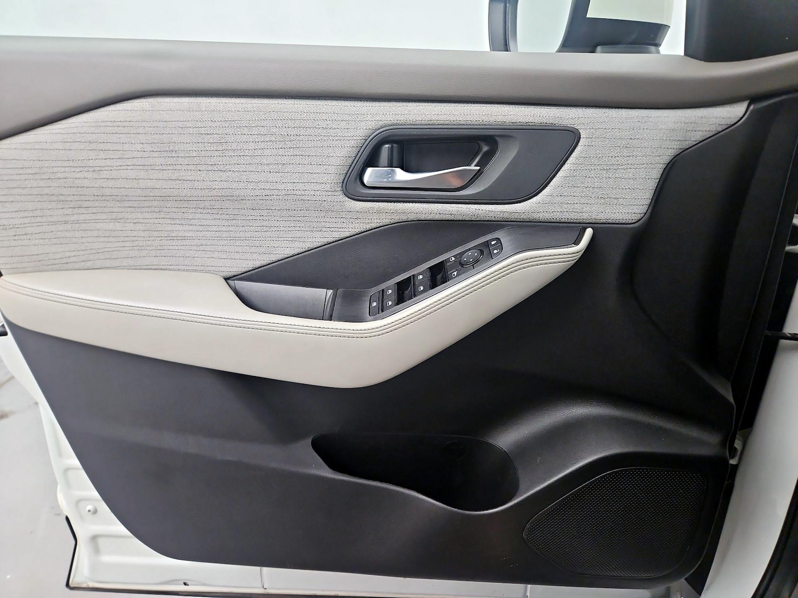 2023 Nissan Rogue SV - Photo 11