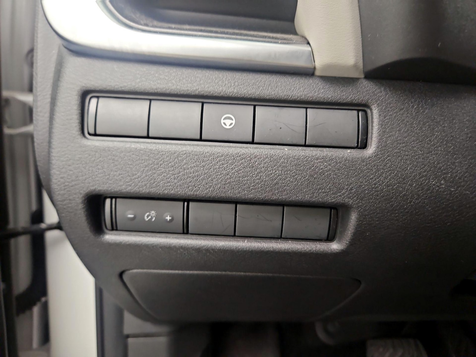 2023 Nissan Rogue SV - Photo 12