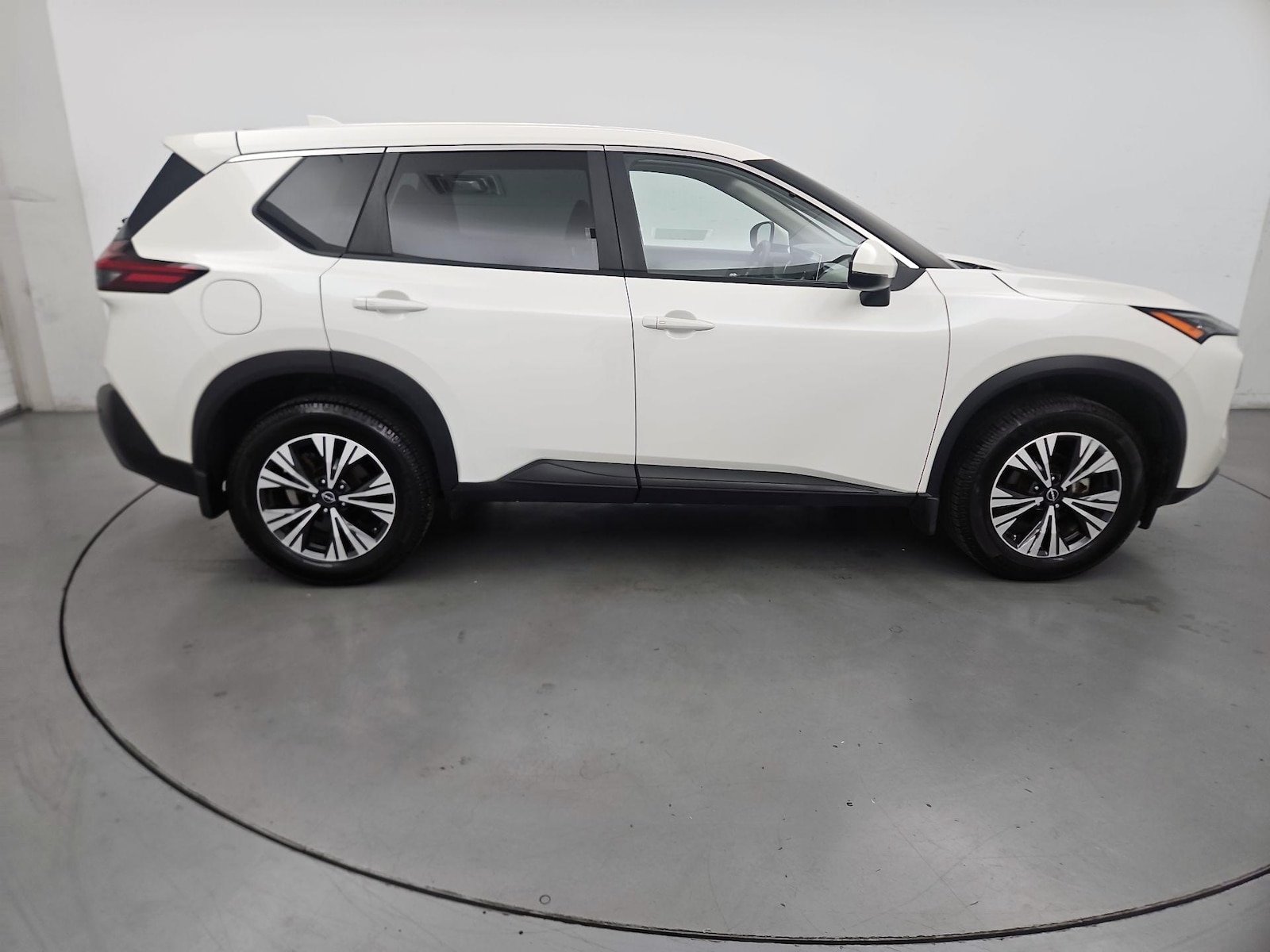 2023 Nissan Rogue SV - Photo 4