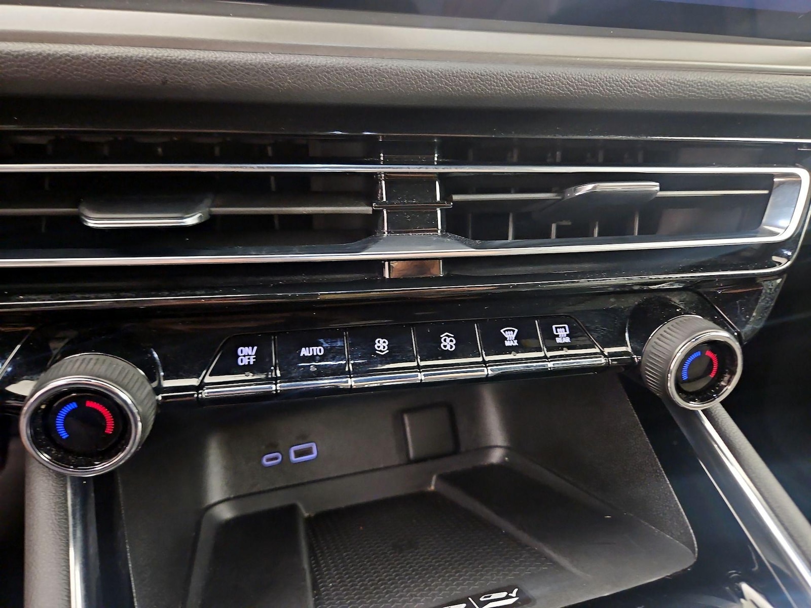 2025 Chevrolet Traverse LT - Photo 15