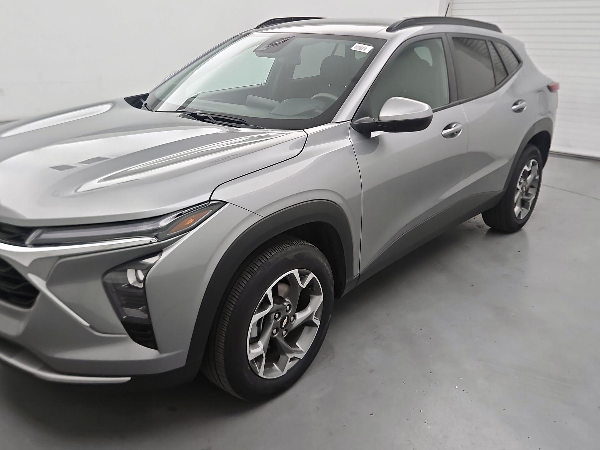 Thumbnail: 2025 Chevrolet Trax - 3