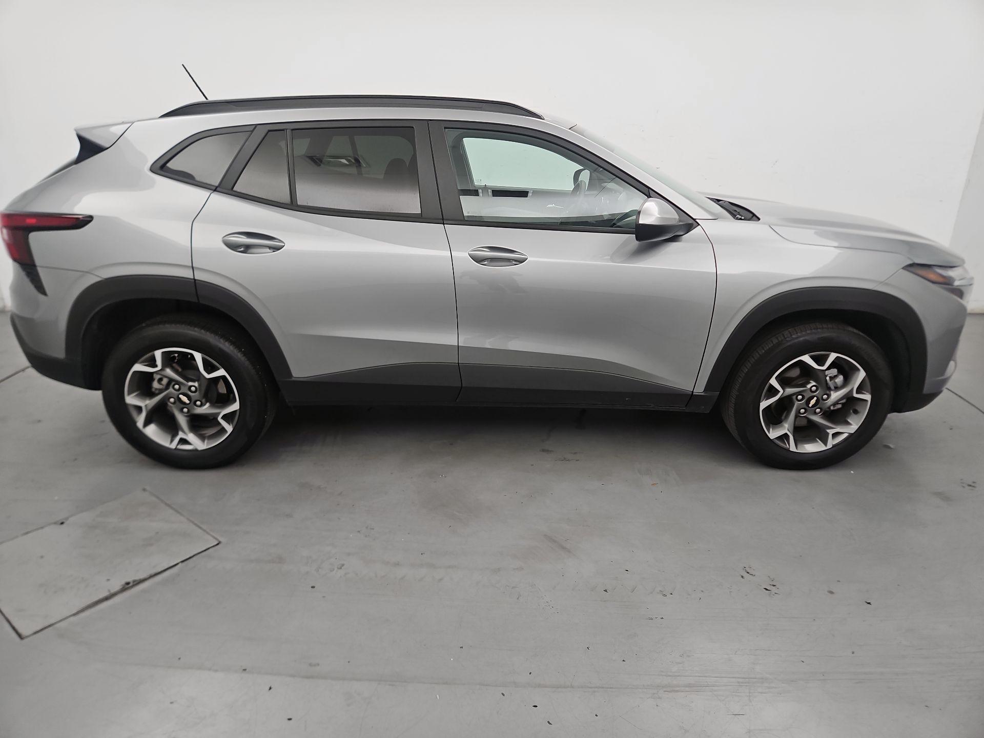 Thumbnail: 2025 Chevrolet Trax - 4