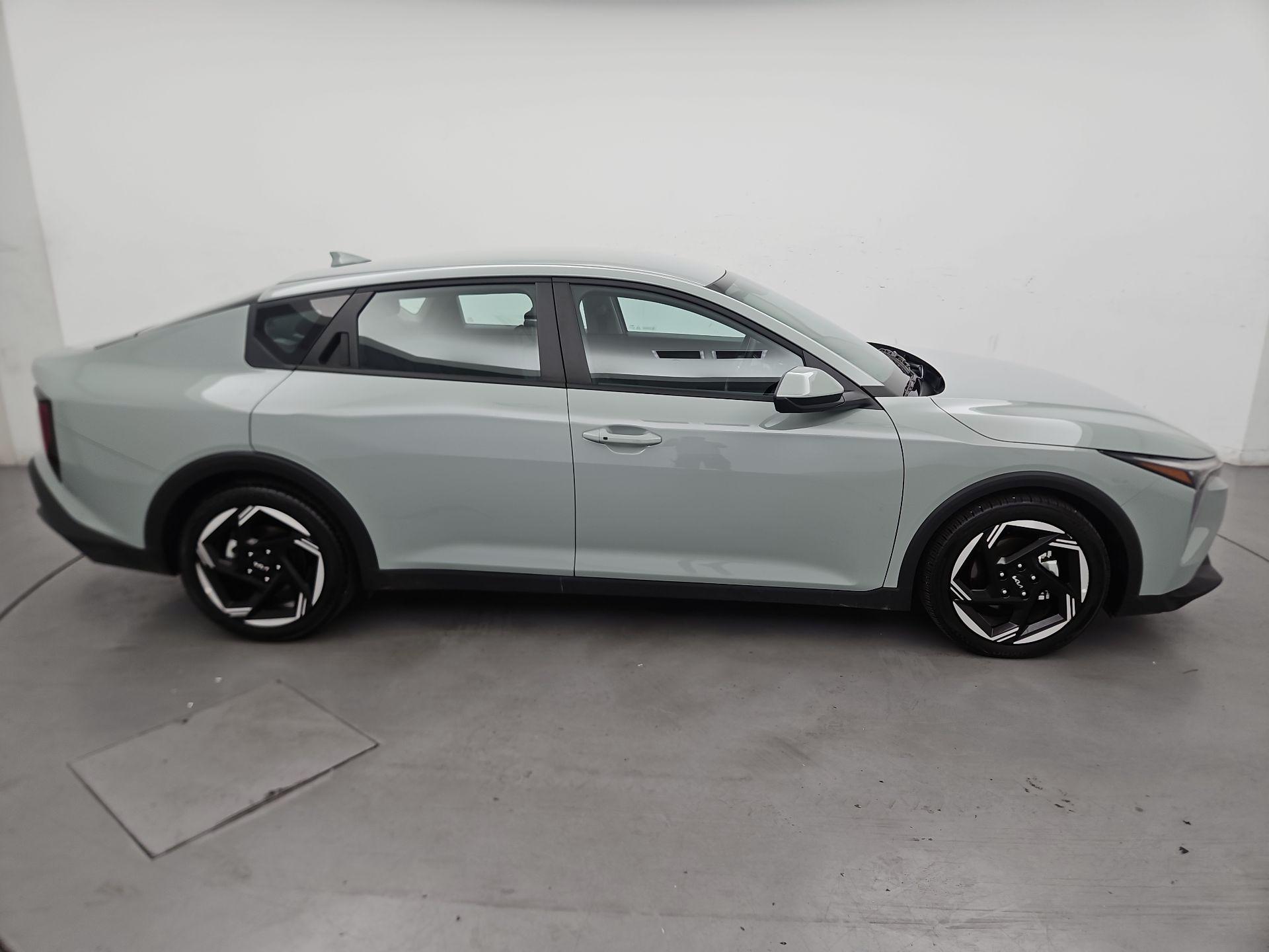 Thumbnail: 2025 Kia K4 - 4