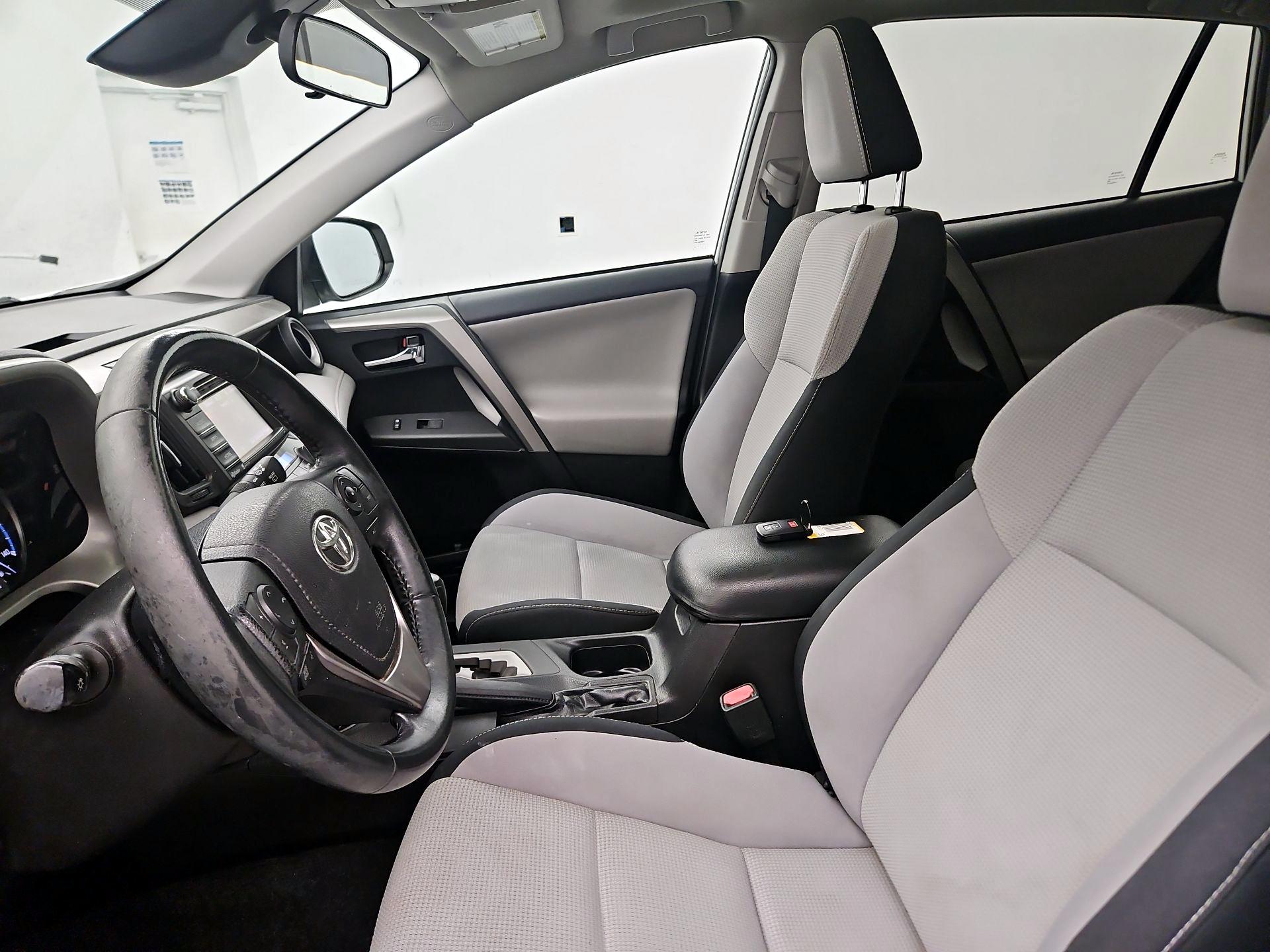 Thumbnail: 2018 Toyota RAV4 - 9