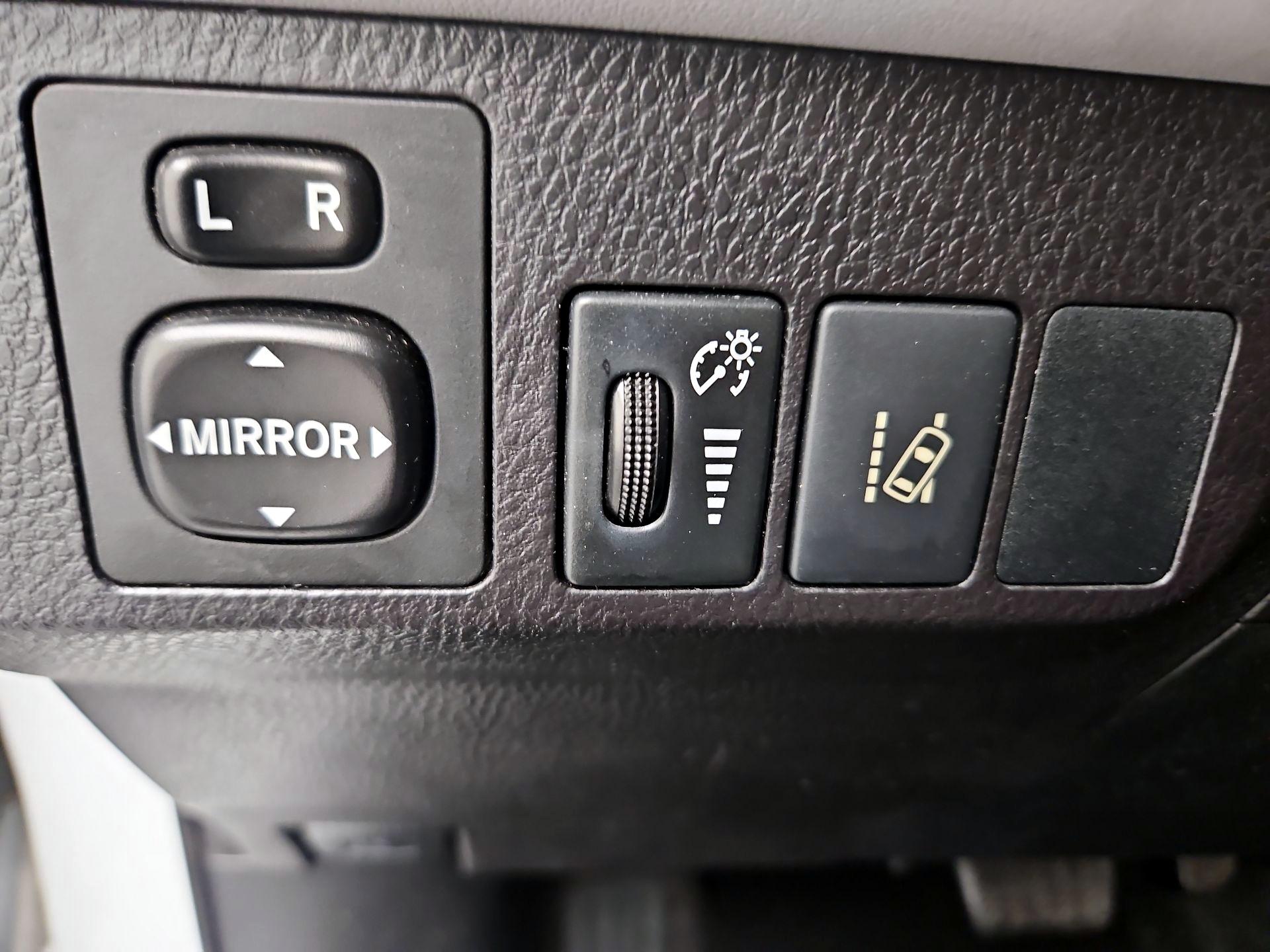Thumbnail: 2018 Toyota RAV4 - 11