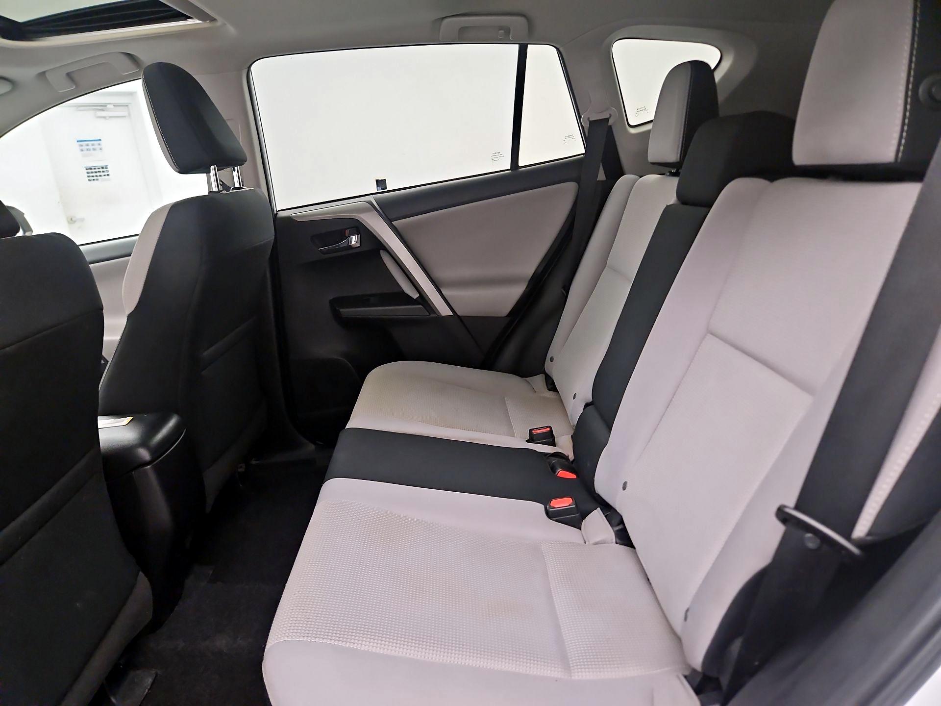 Thumbnail: 2018 Toyota RAV4 - 17