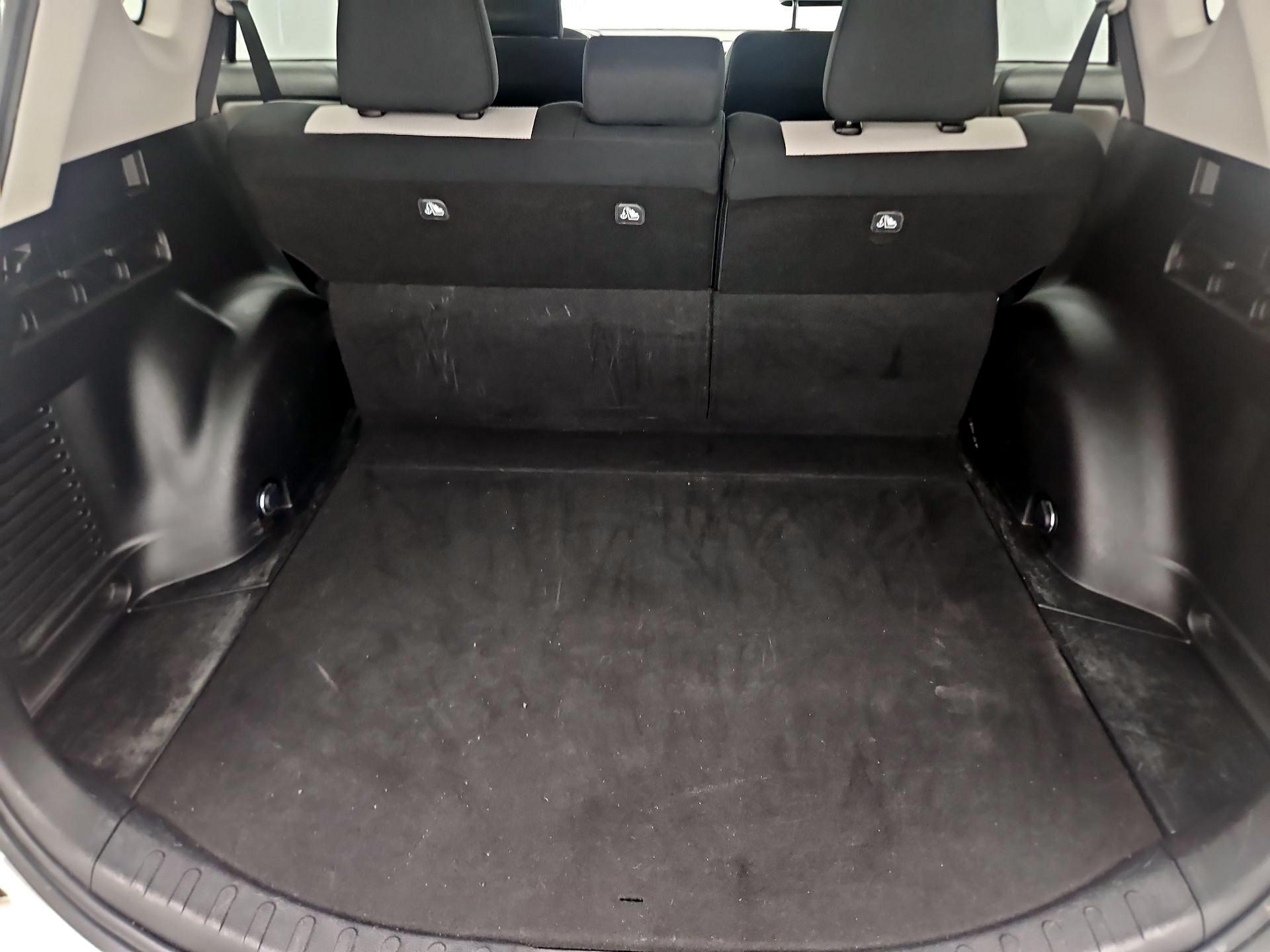 Thumbnail: 2018 Toyota RAV4 - 18