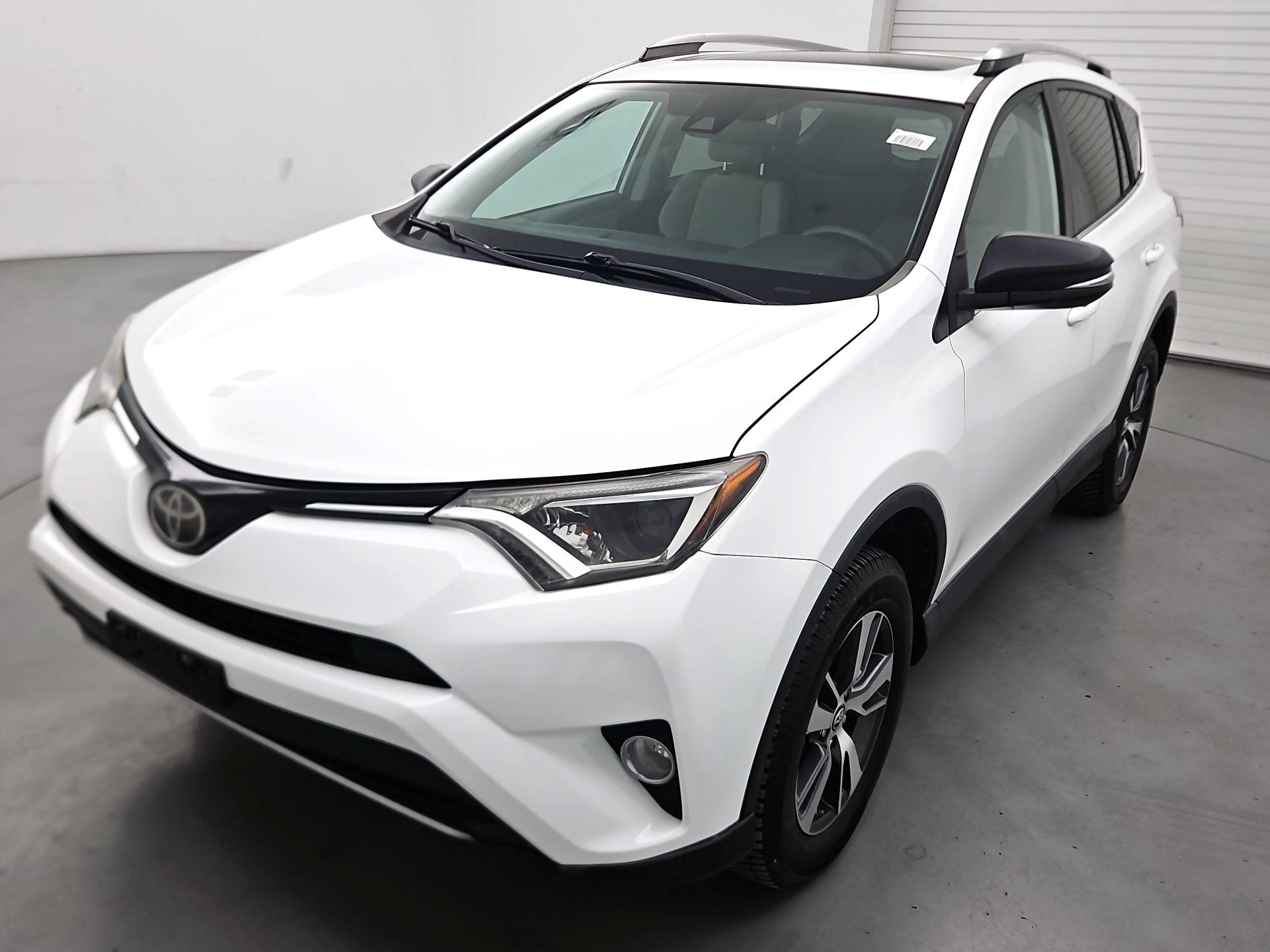 Thumbnail: 2018 Toyota RAV4 - 3