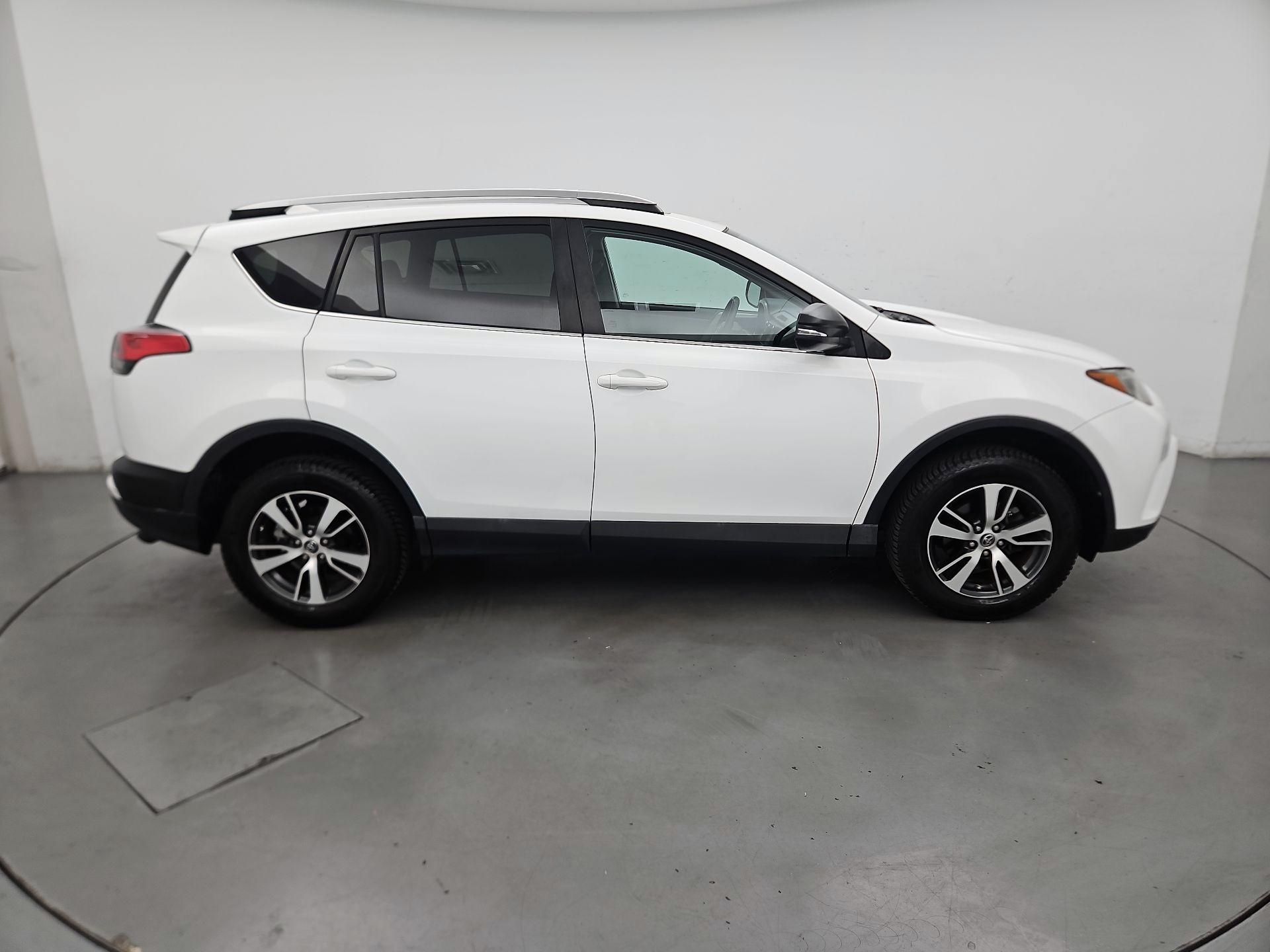Thumbnail: 2018 Toyota RAV4 - 4